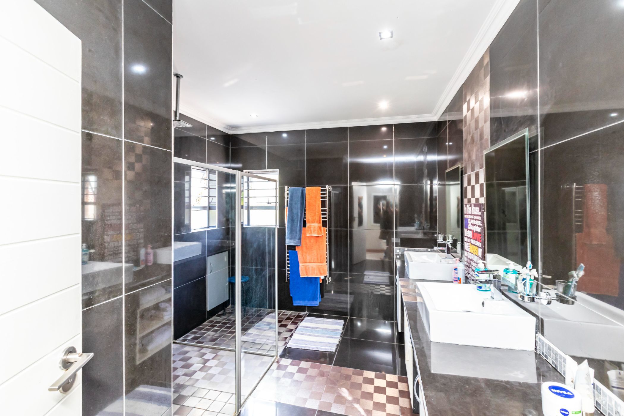 9 Bedroom House For Sale Dorchester Heights 1ET1603330 Pam