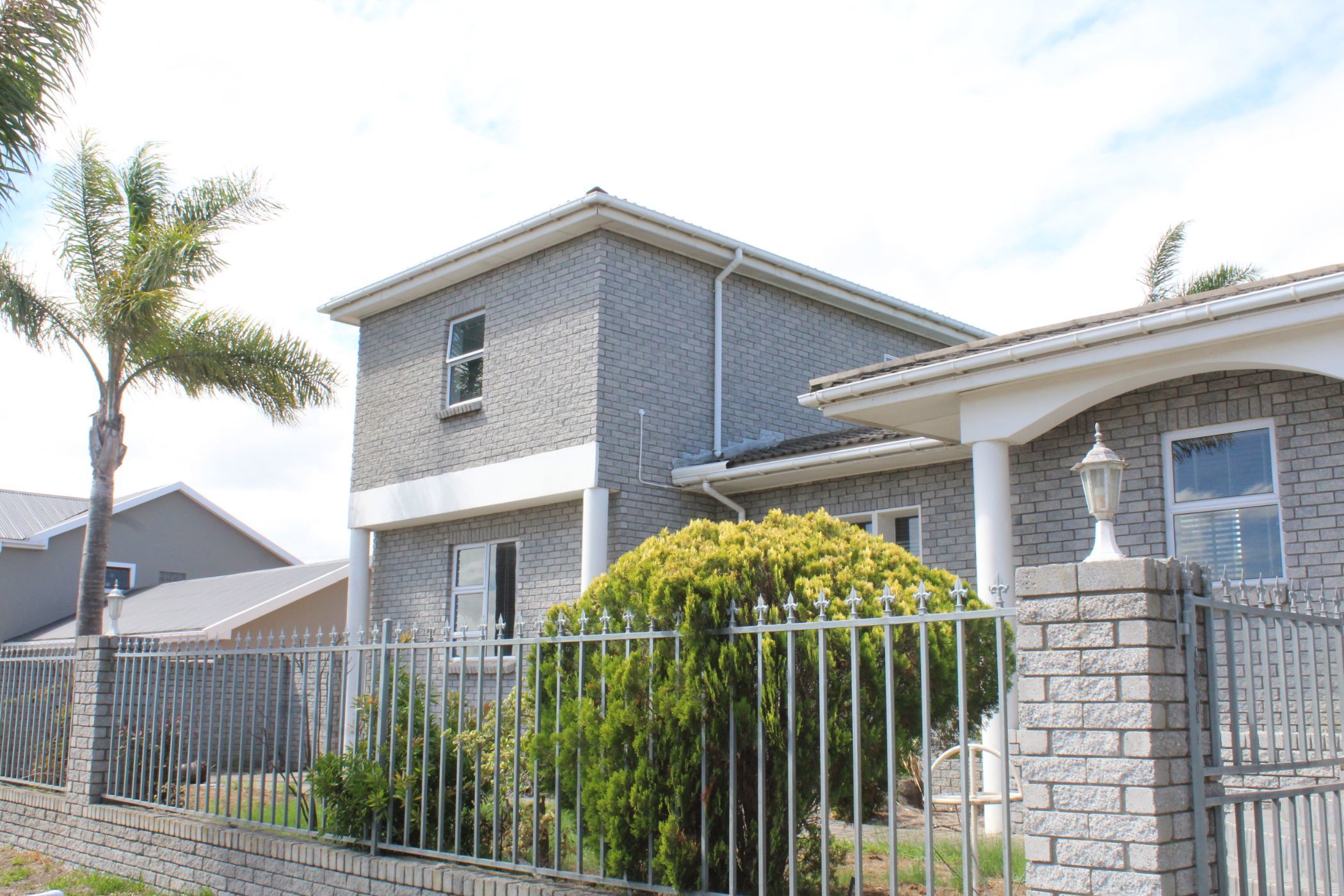5 Bedroom Doublestorey House For Sale Rouxville (Kuils River