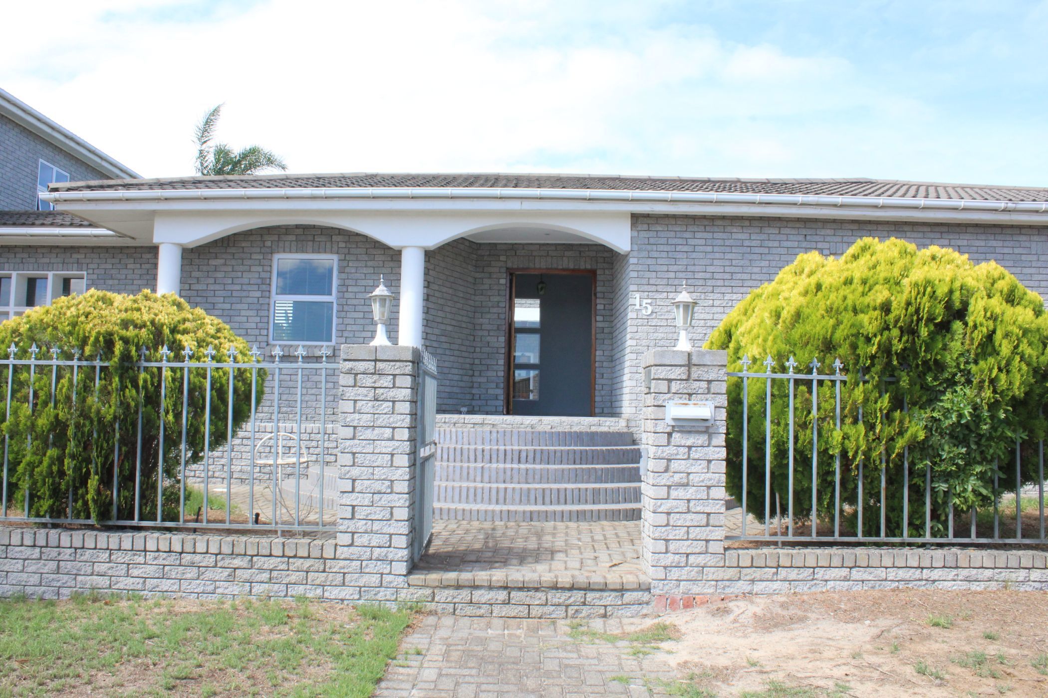 5 Bedroom Doublestorey House For Sale Rouxville (Kuils River