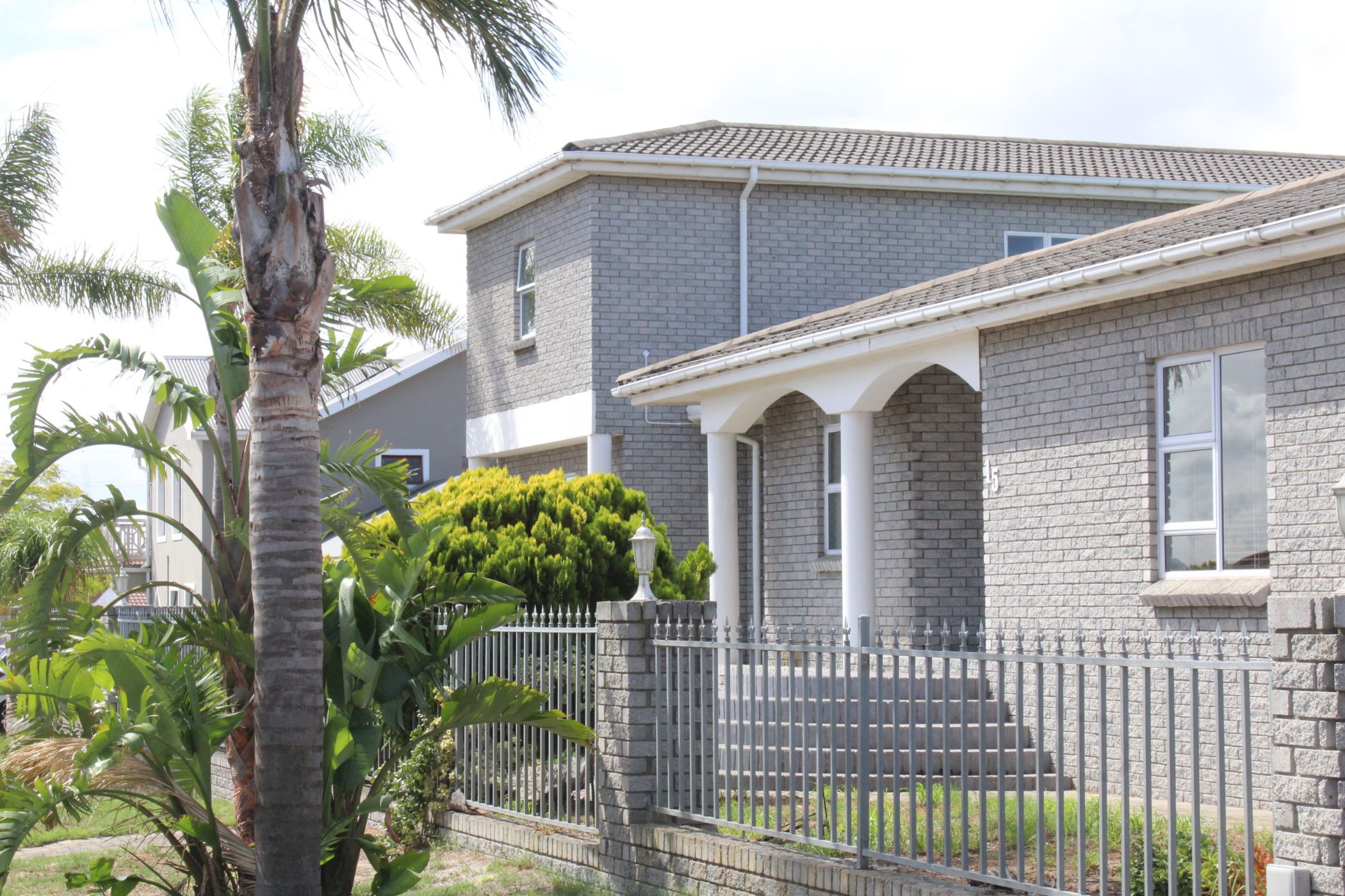 5 Bedroom Doublestorey House For Sale Rouxville (Kuils River