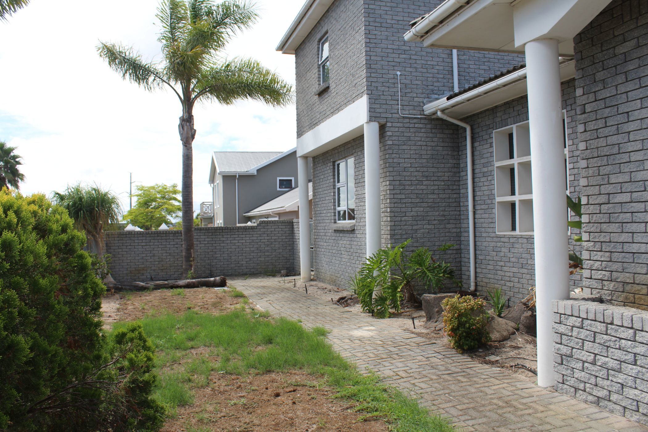5 Bedroom Doublestorey House For Sale Rouxville (Kuils River
