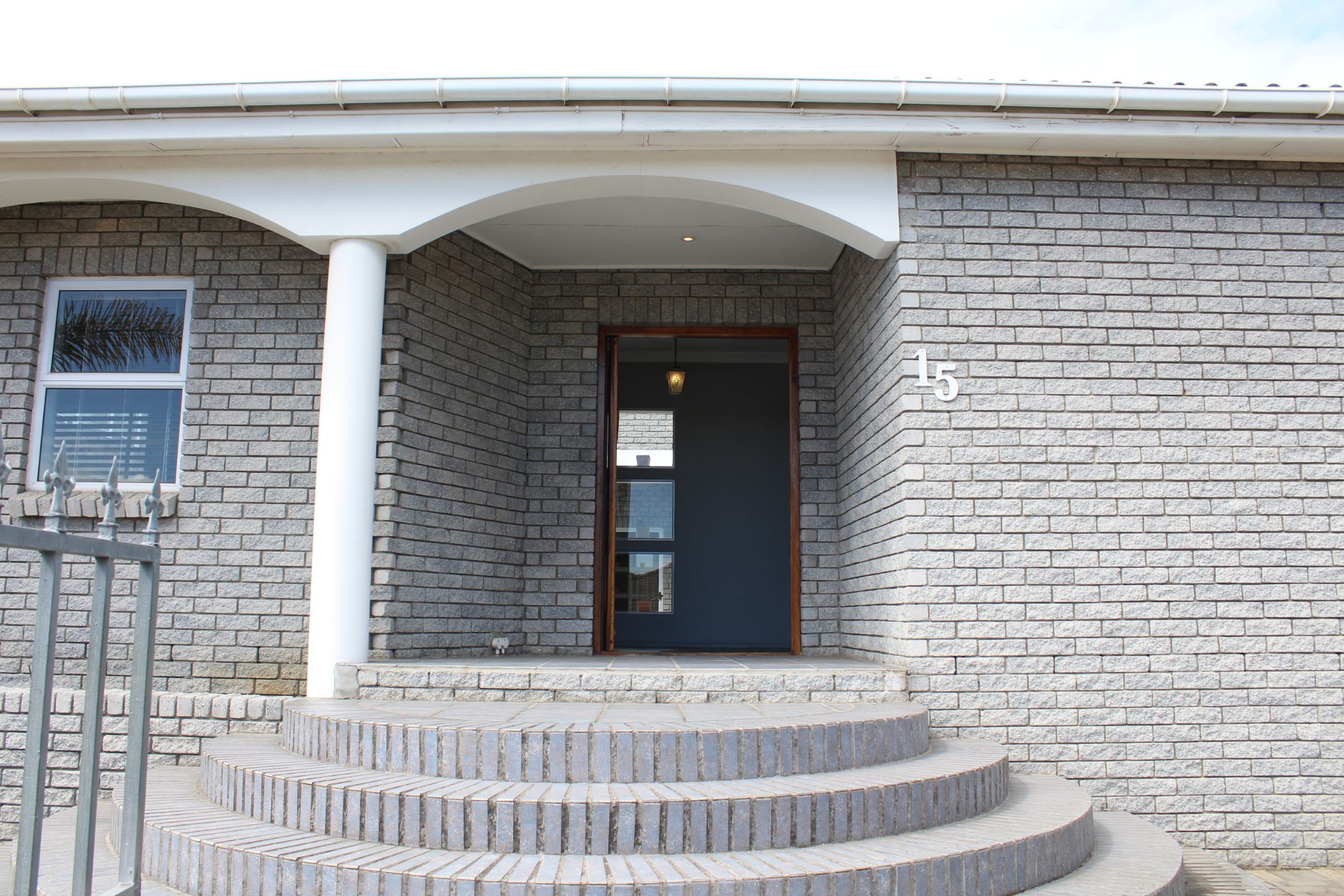 5 Bedroom Doublestorey House For Sale Rouxville (Kuils River