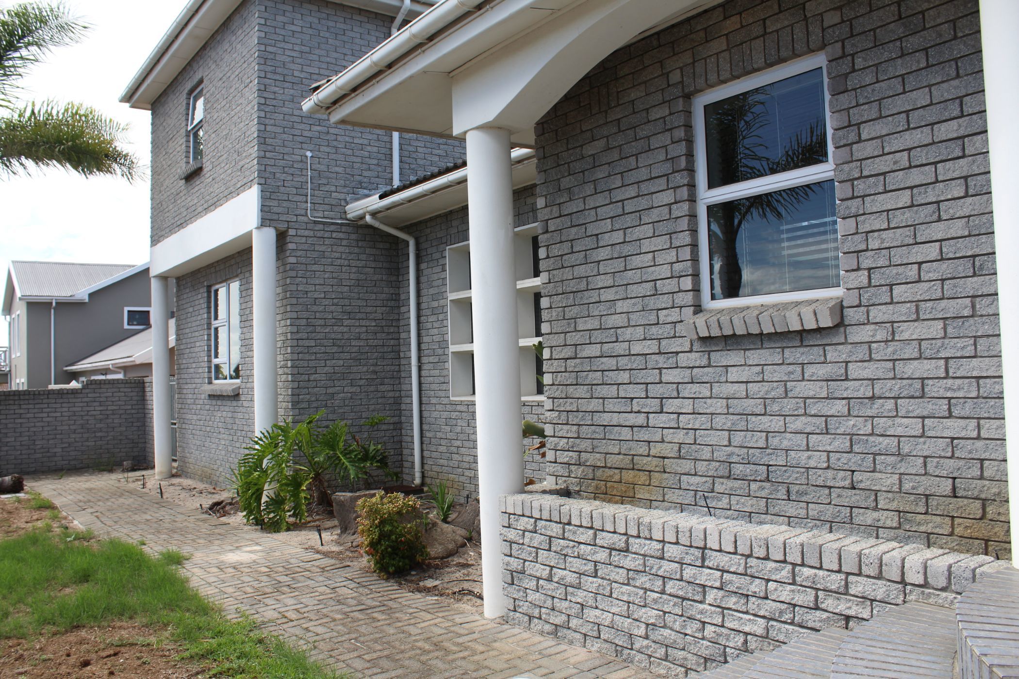 5 Bedroom Doublestorey House For Sale Rouxville (Kuils River