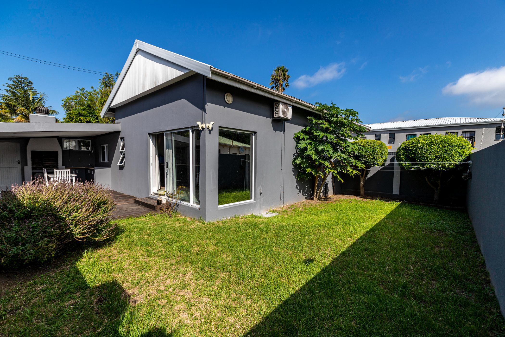 3 Bedroom Singlestorey House For Sale Berea (East London