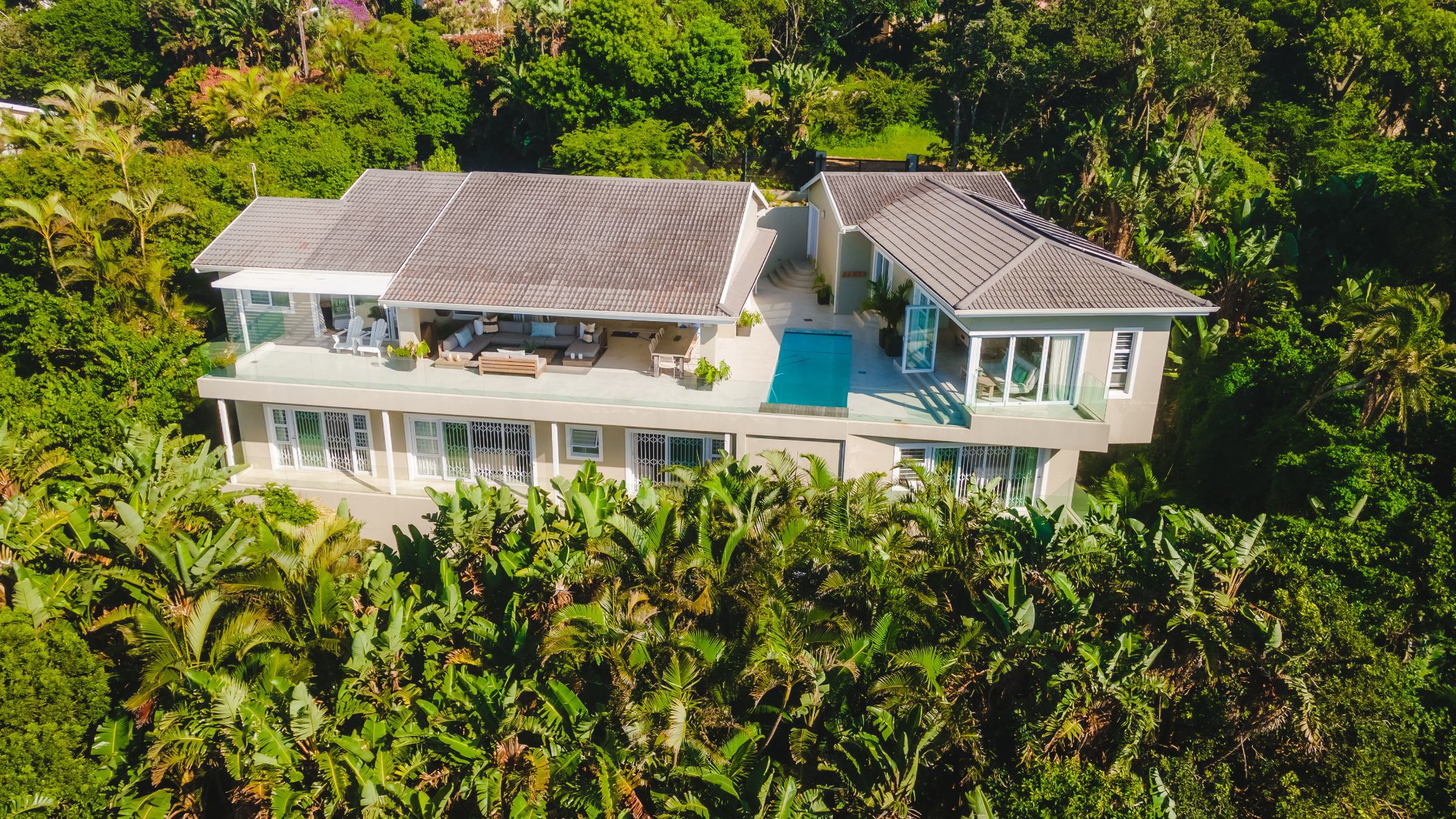 6 bedroom double-storey house for sale in Leisure Bay