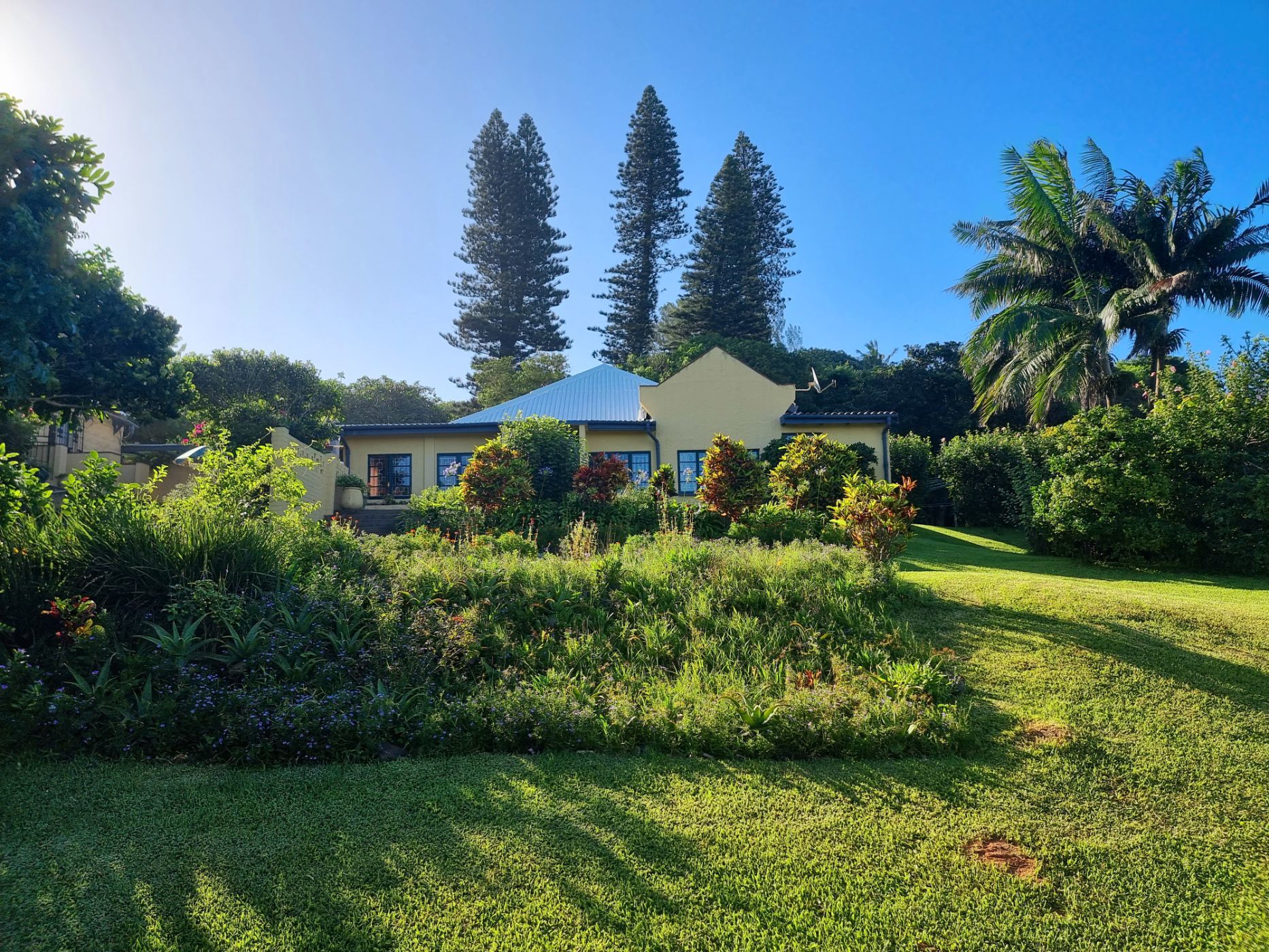 26 Guest Room Beach Resort For Sale Blythedale Beach 1BD1605966