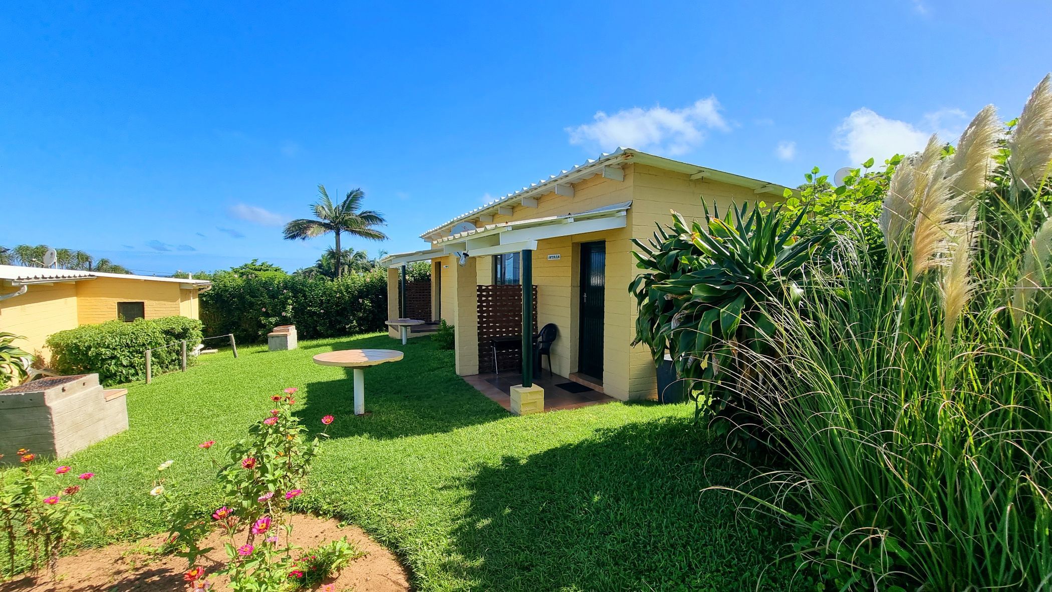 26 Guest Room Beach Resort For Sale Blythedale Beach 1BD1605966