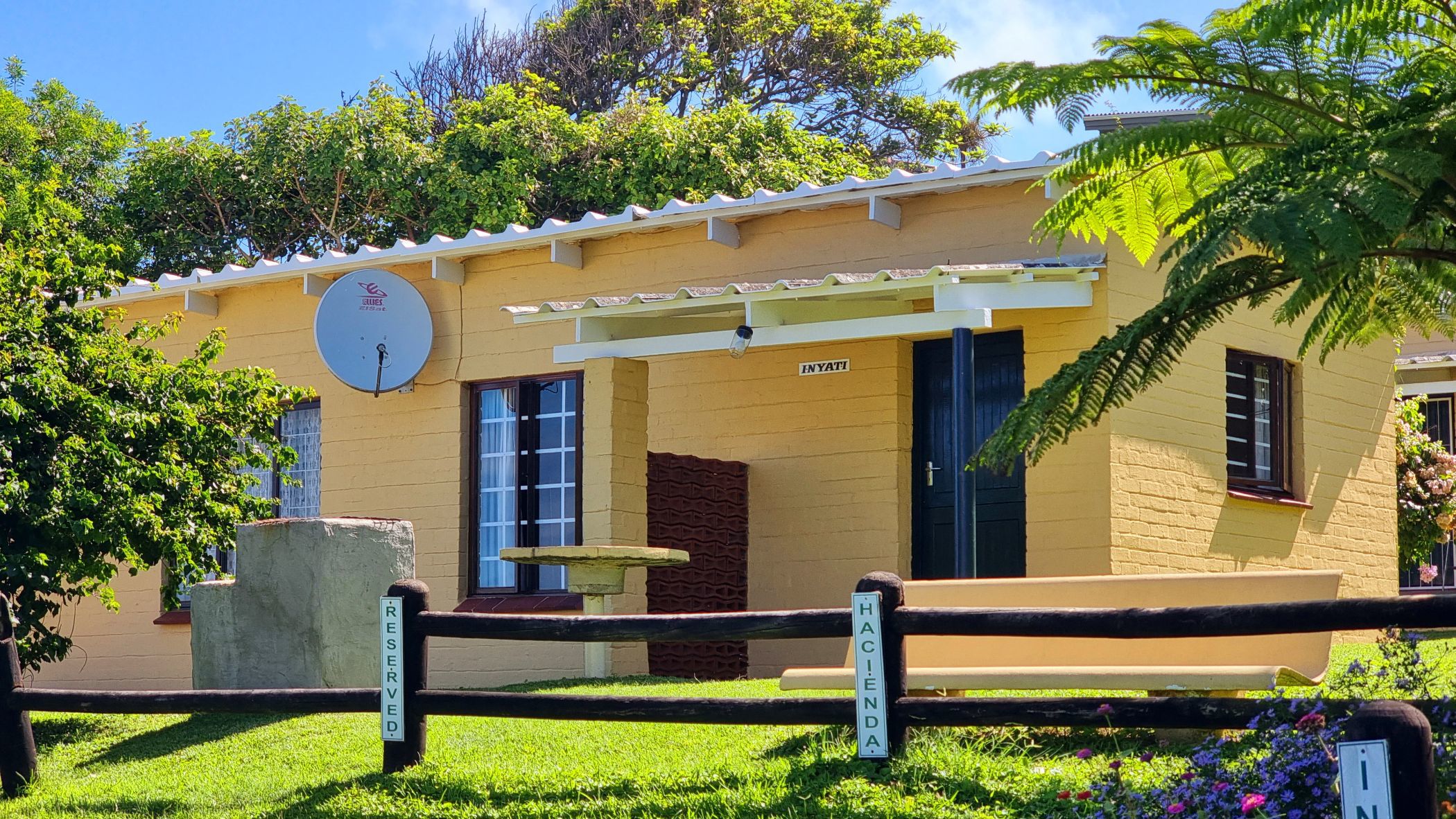 26 Guest Room Beach Resort For Sale Blythedale Beach 1BD1605966