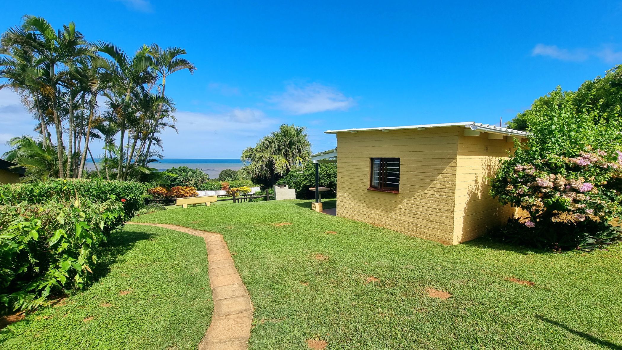 26 Guest Room Beach Resort For Sale Blythedale Beach 1BD1605966