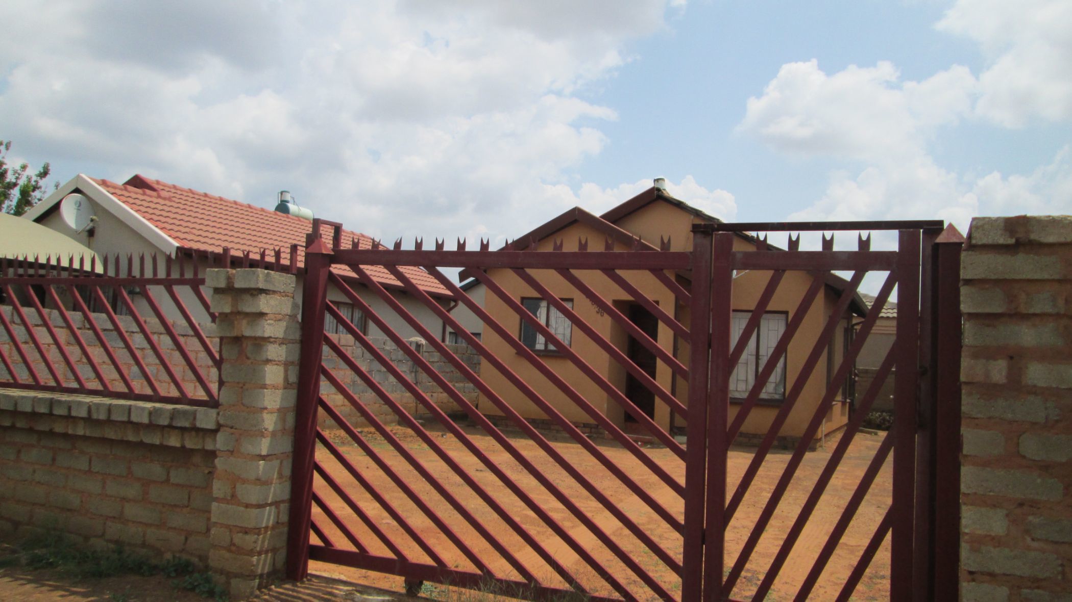 2 Bedroom House For Sale Bank Assisted Sale by Standard Bank