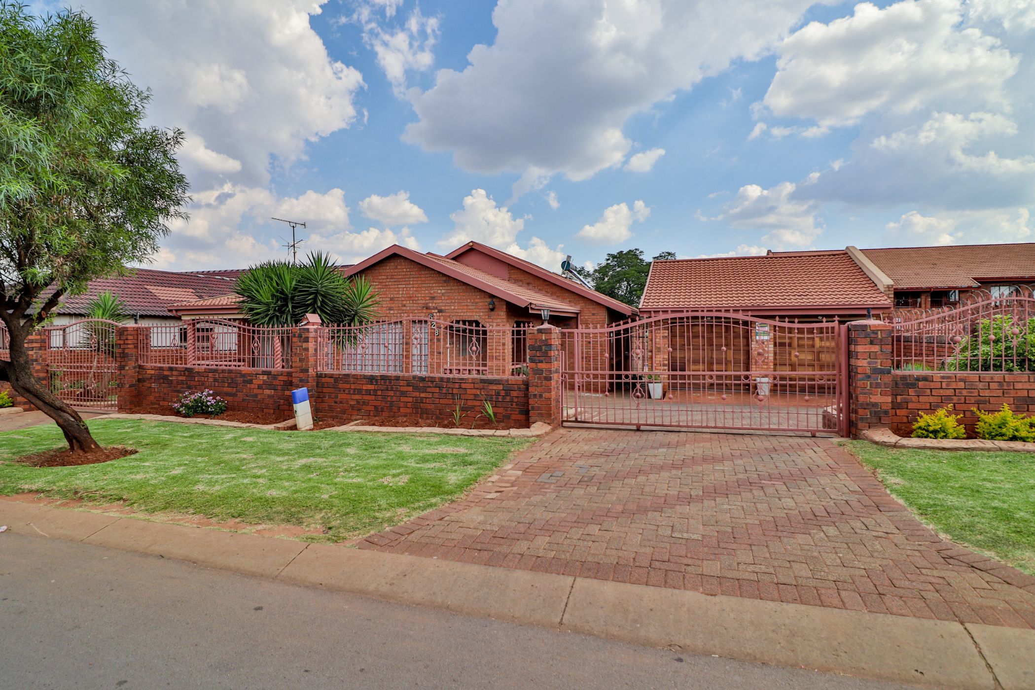 4 Bedroom House For Sale Lenasia South 1GV1606471 Pam Golding