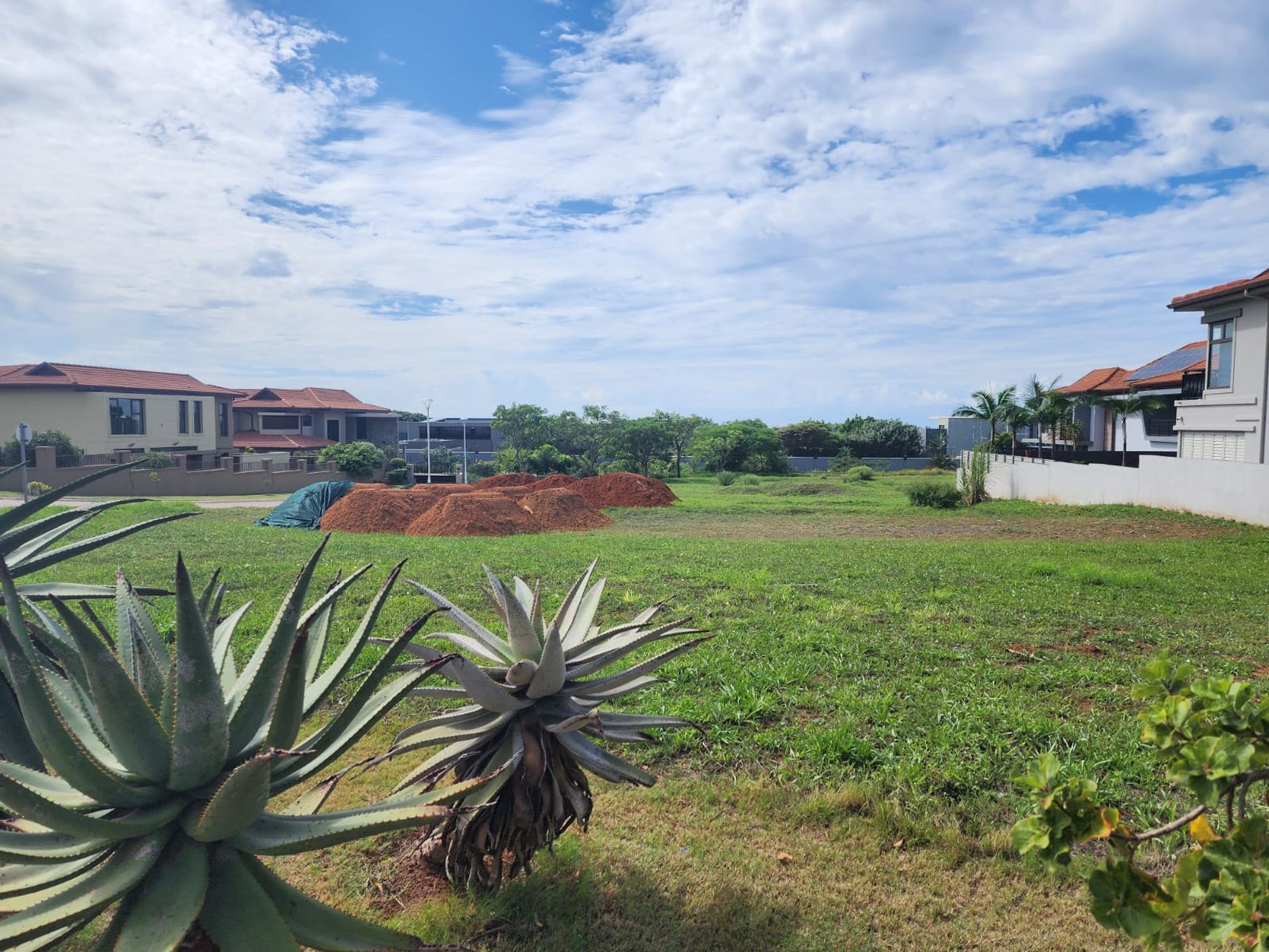 1106 m&sup2; vacant land for sale in Izinga