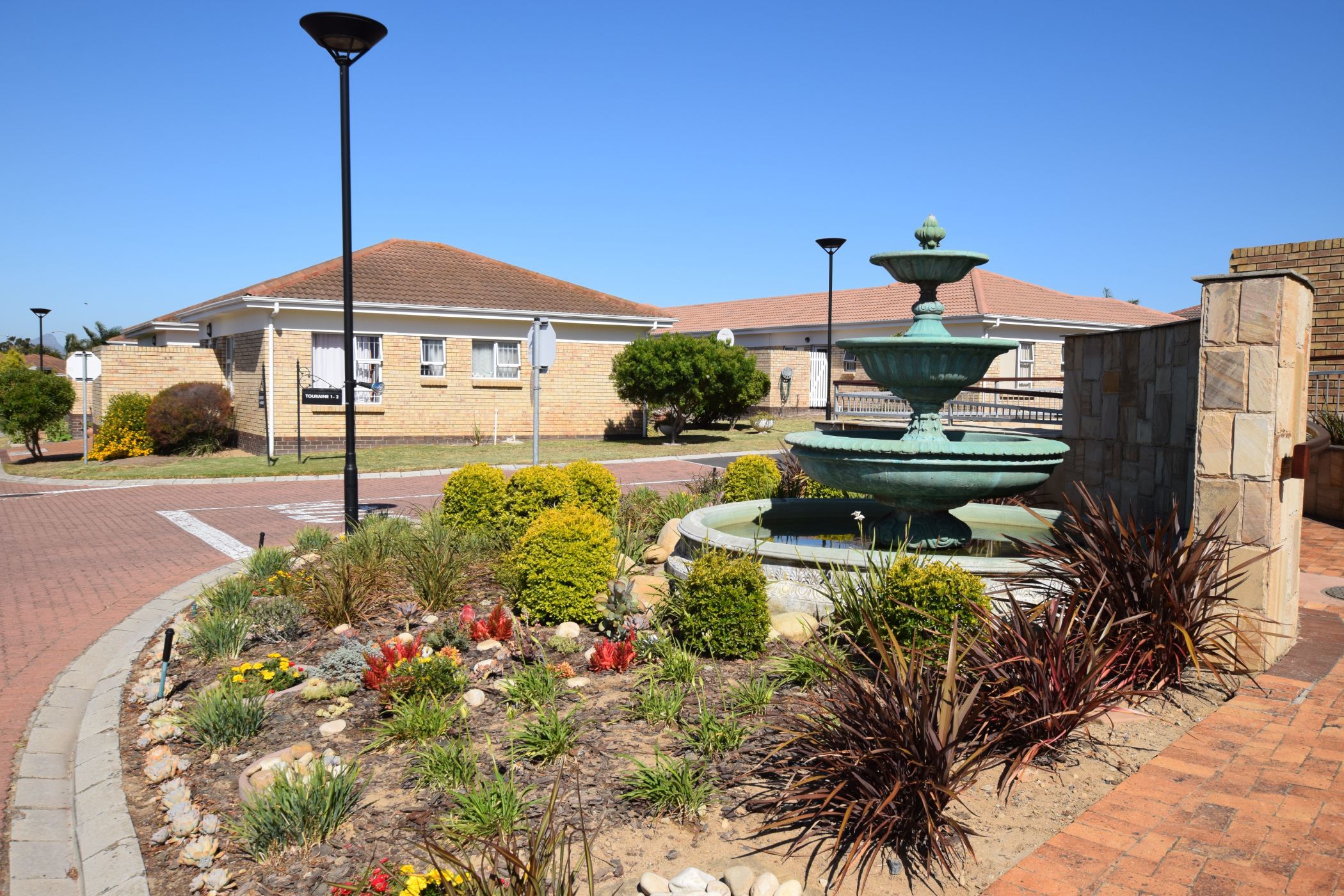 2 Bedroom Retirement Home For Sale Welgelegen (Parow) 1PLA1608518