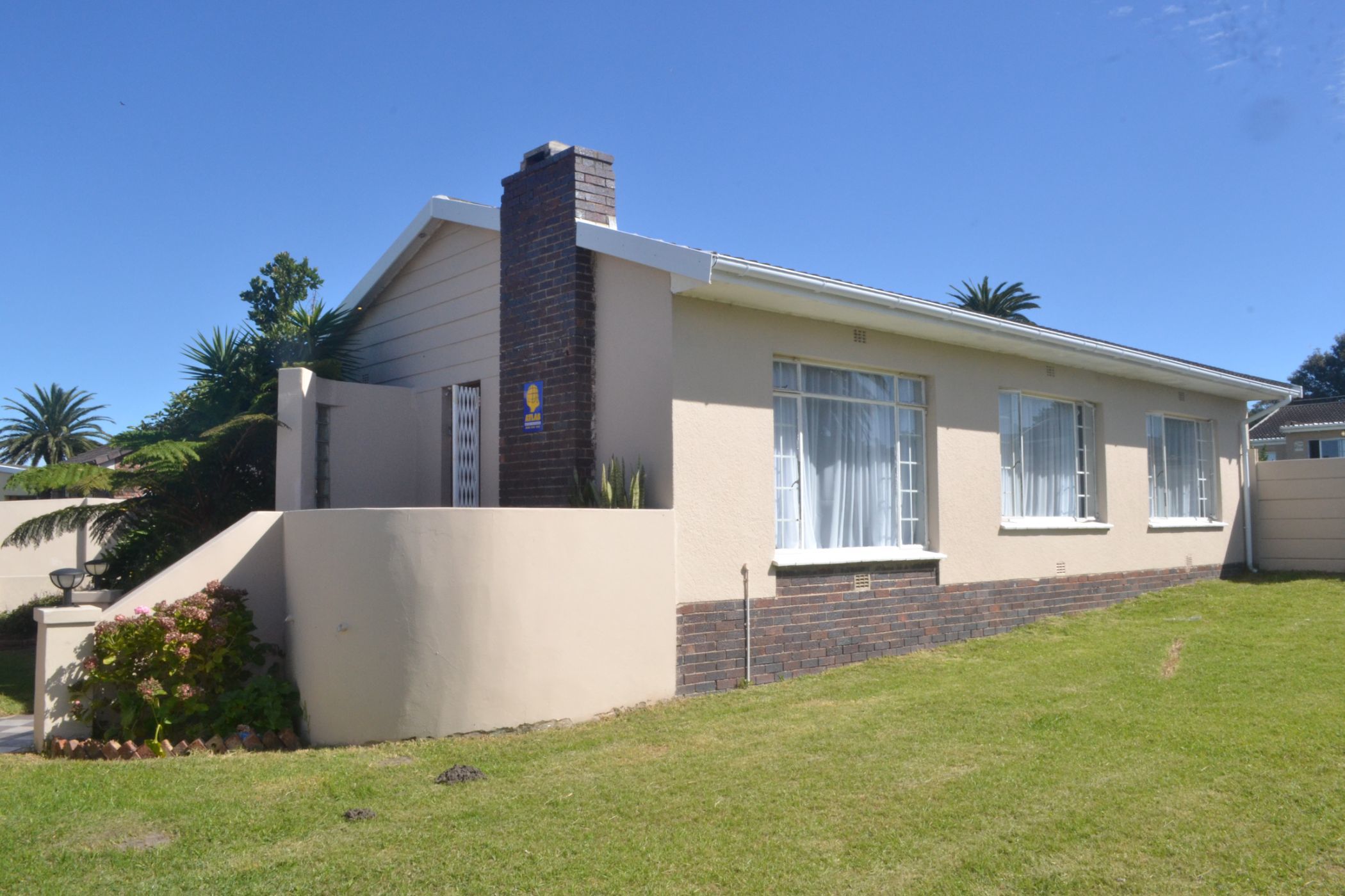 3 Bedroom House For Sale Rowallan Park 1PLZ1609291 Pam Golding