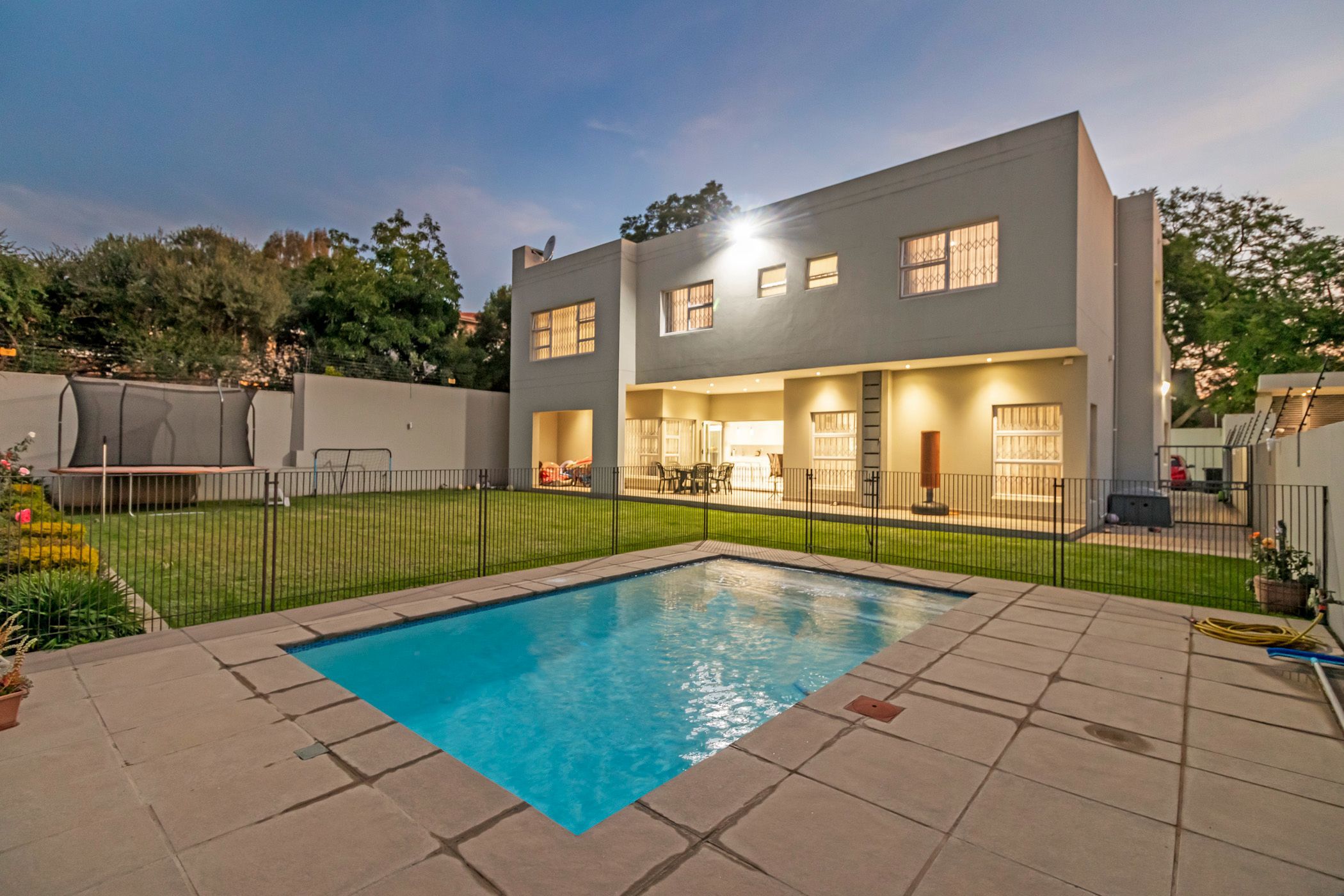 5 Bedroom Cluster House For Sale Waverley (Johannesburg) HP1612089