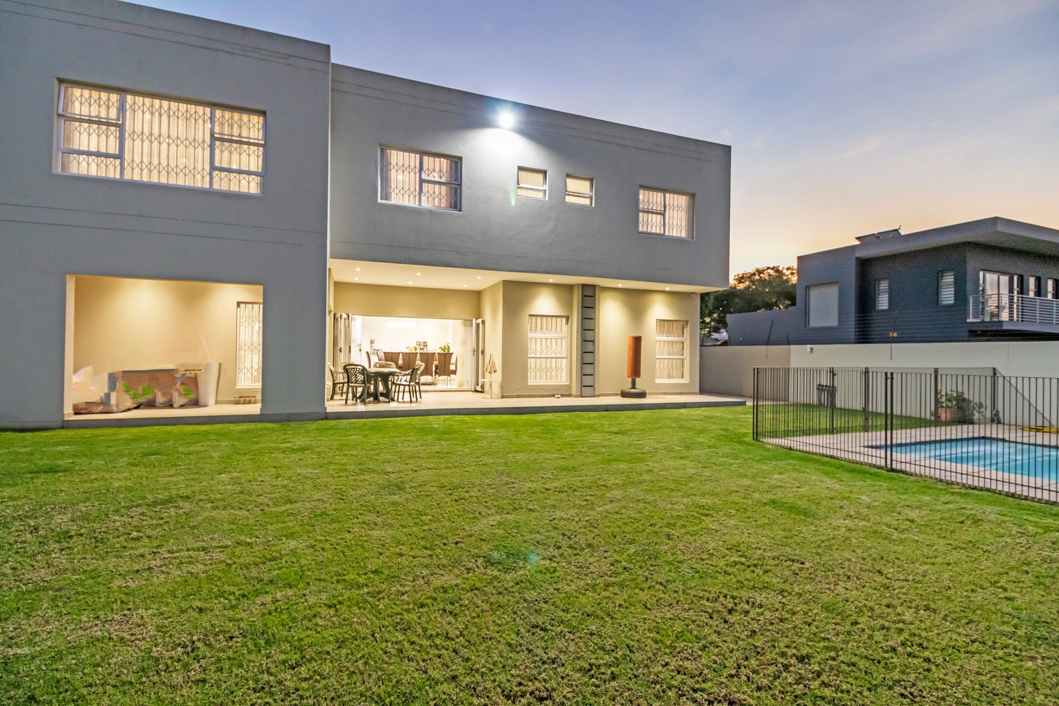 5 Bedroom Cluster House For Sale Waverley (Johannesburg) HP1612089