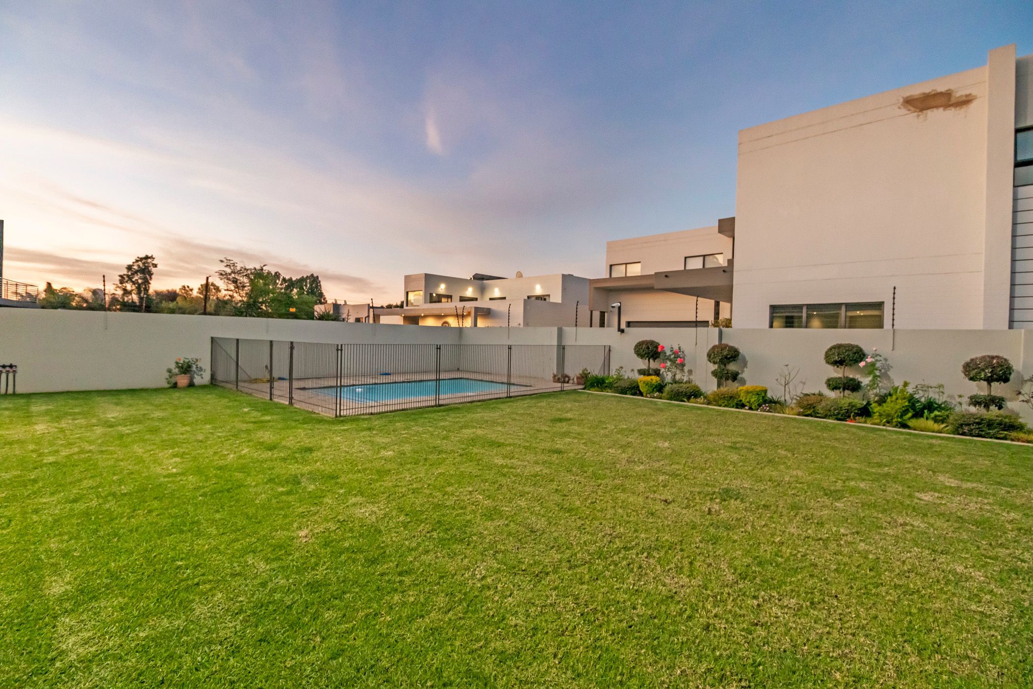 5 Bedroom Cluster House For Sale Waverley (Johannesburg) HP1612089