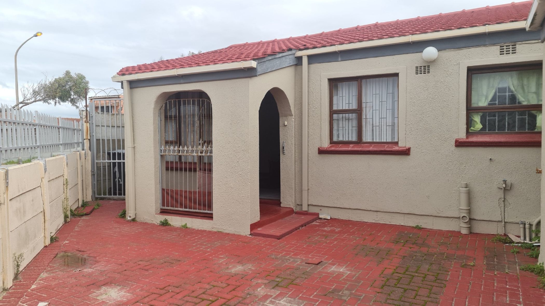 2 bedroom house for sale in Rocklands (Mitchells Plain)