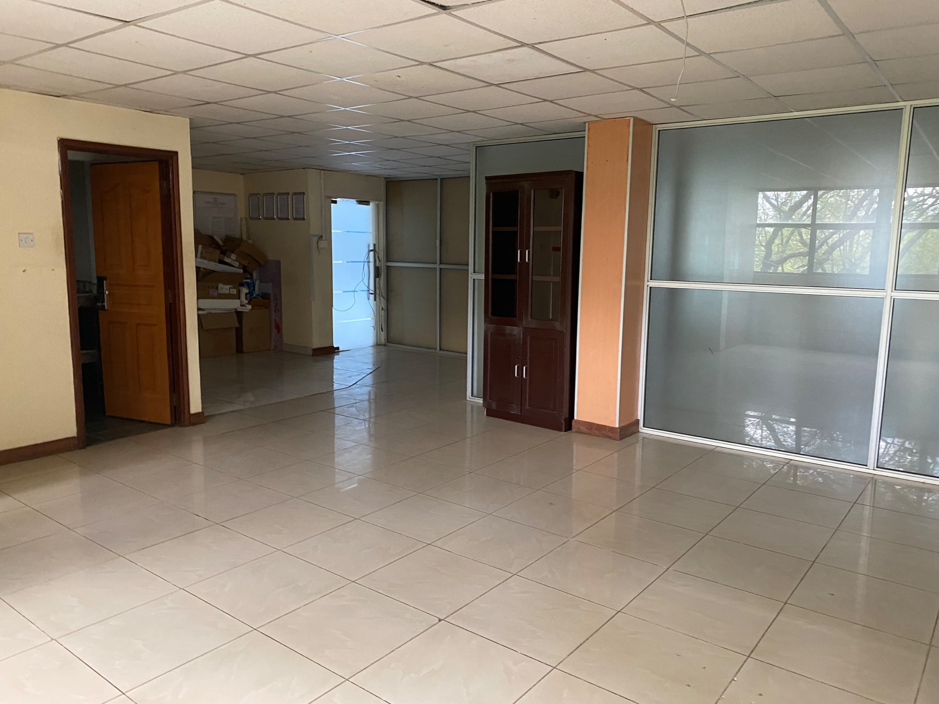 232 m&sup2; commercial building to rent in Kilimani (Kenya)