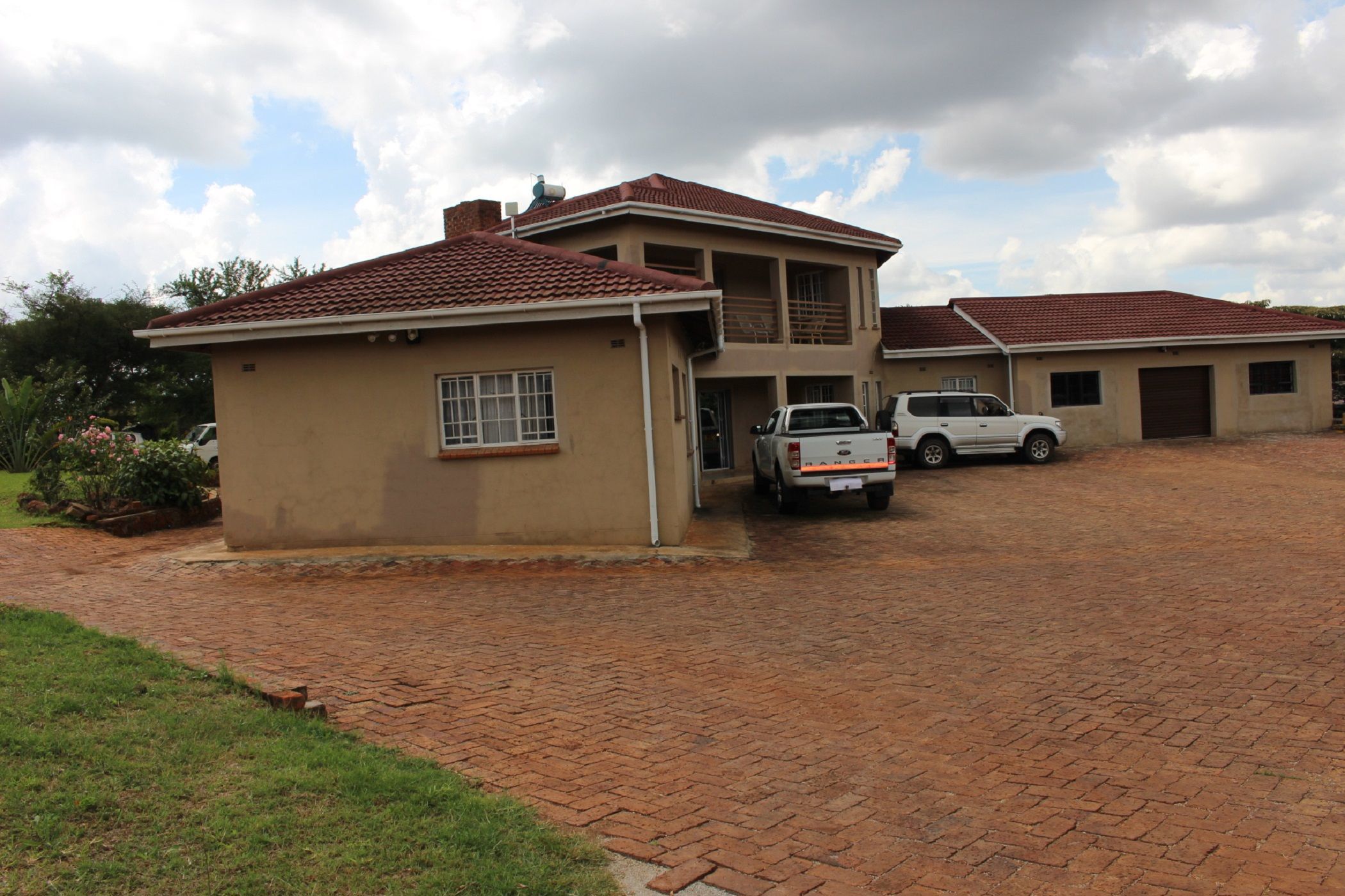 7 Bedroom Doublestorey House For Sale Harare North (Zimbabwe