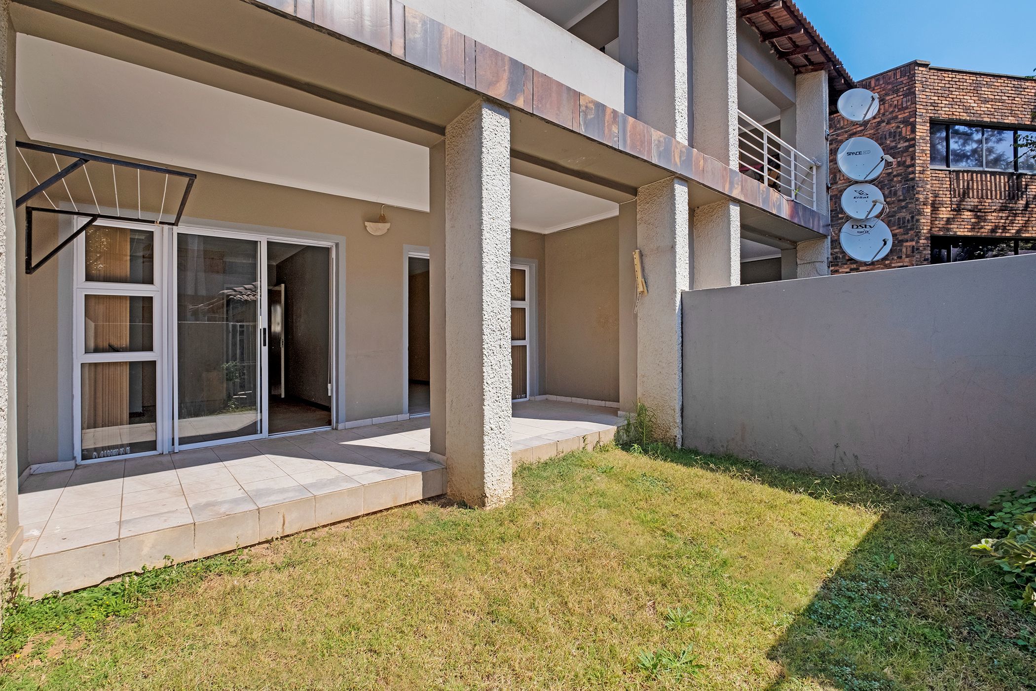 2 Bedroom Garden Apartment For Sale Ferndale (Randburg) RAN1612283