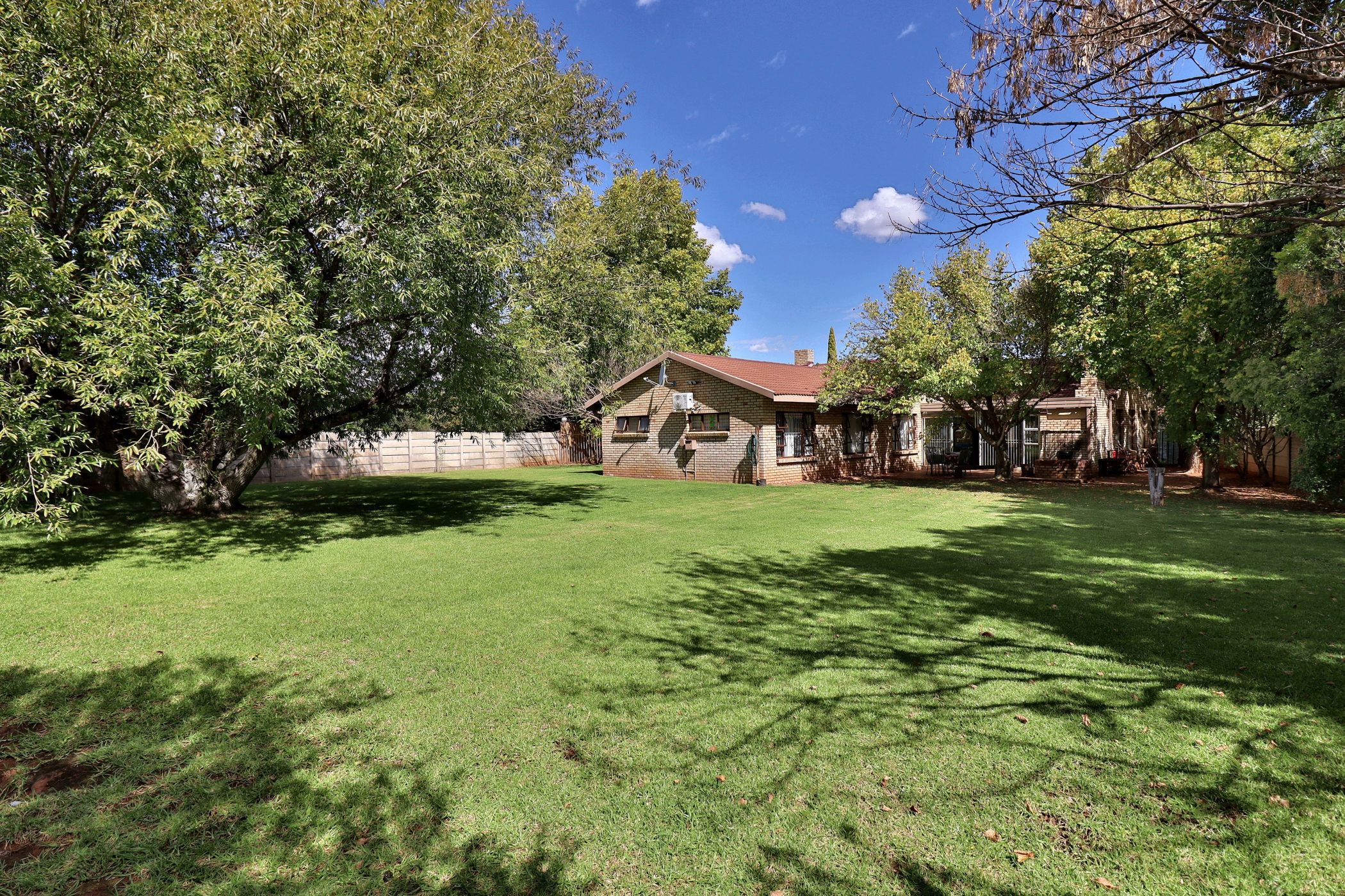 4 Bedroom House For Sale Langenhovenpark 1BX1598659 Pam Golding