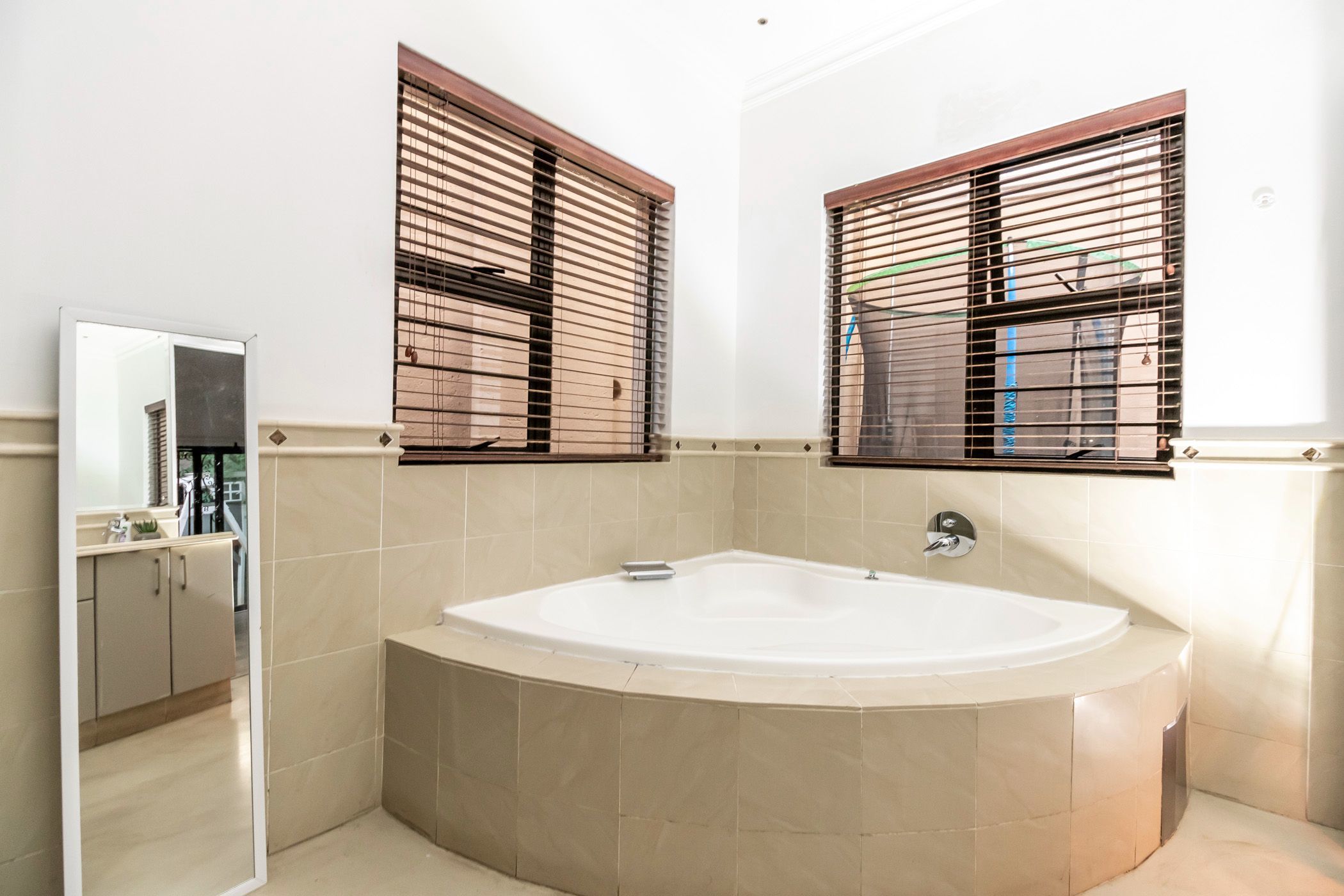 4 Bedroom House For Sale Waverley (Johannesburg) HP1615054 Pam