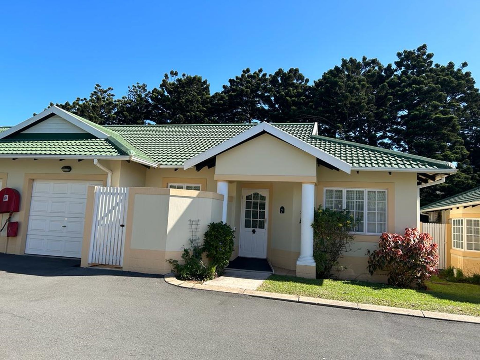 2 Bedroom Apartment For Sale Somerset Park (uMhlanga) 1ND1615375