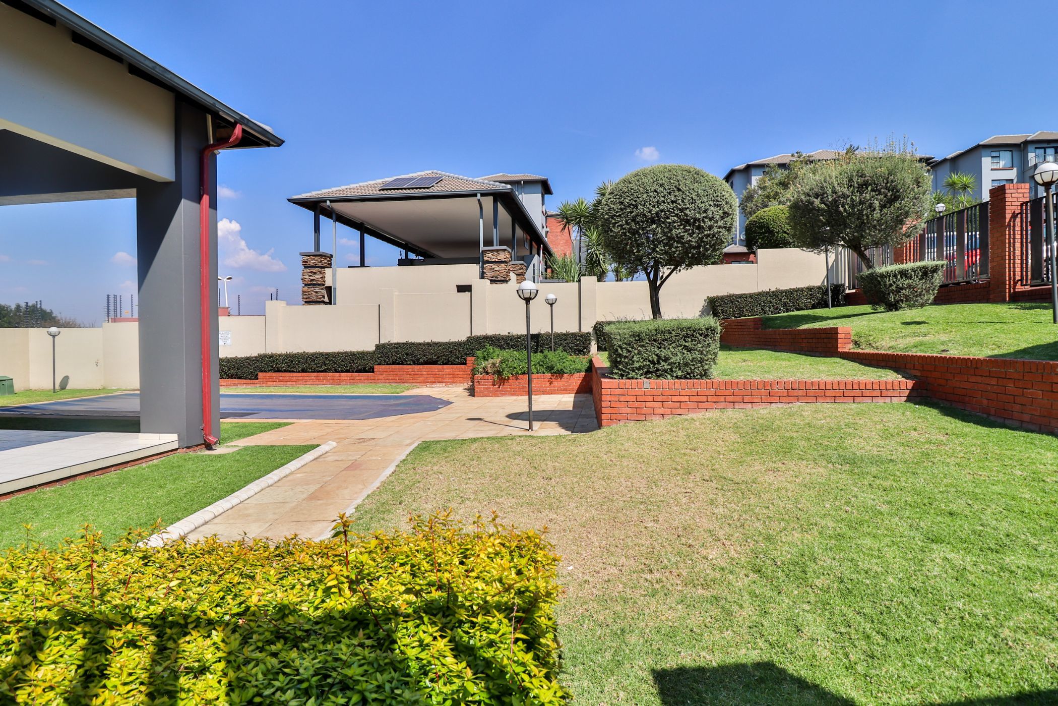 2 Bedroom Apartment For Sale Oakdene (Johannesburg) 1GV1542944