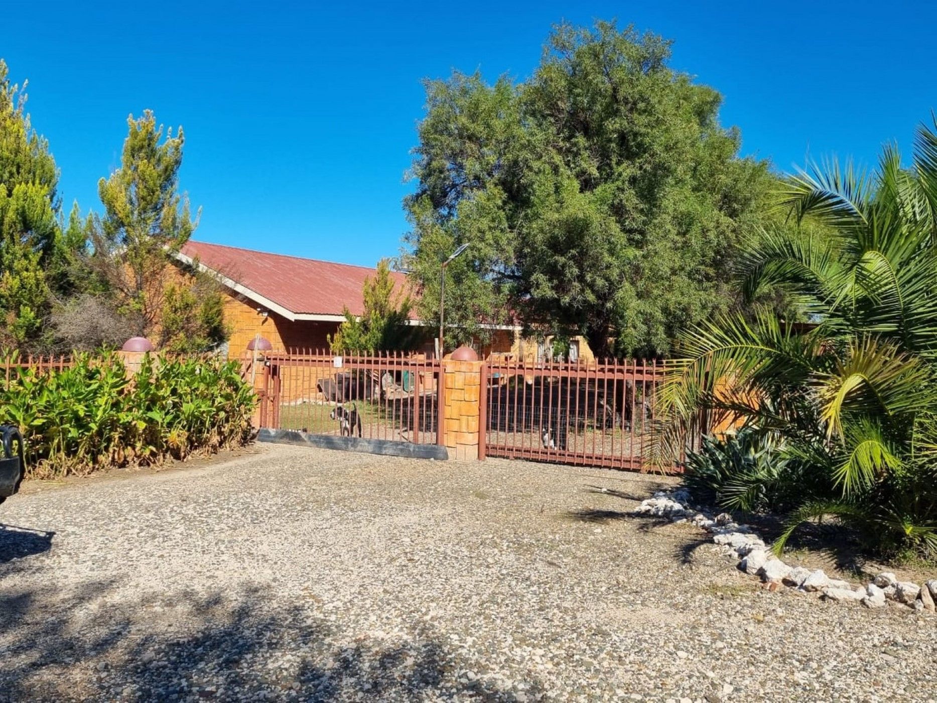 https://listing.pamgolding.co.za/images/properties/202305/2070729/H/2070729_H_11.jpg