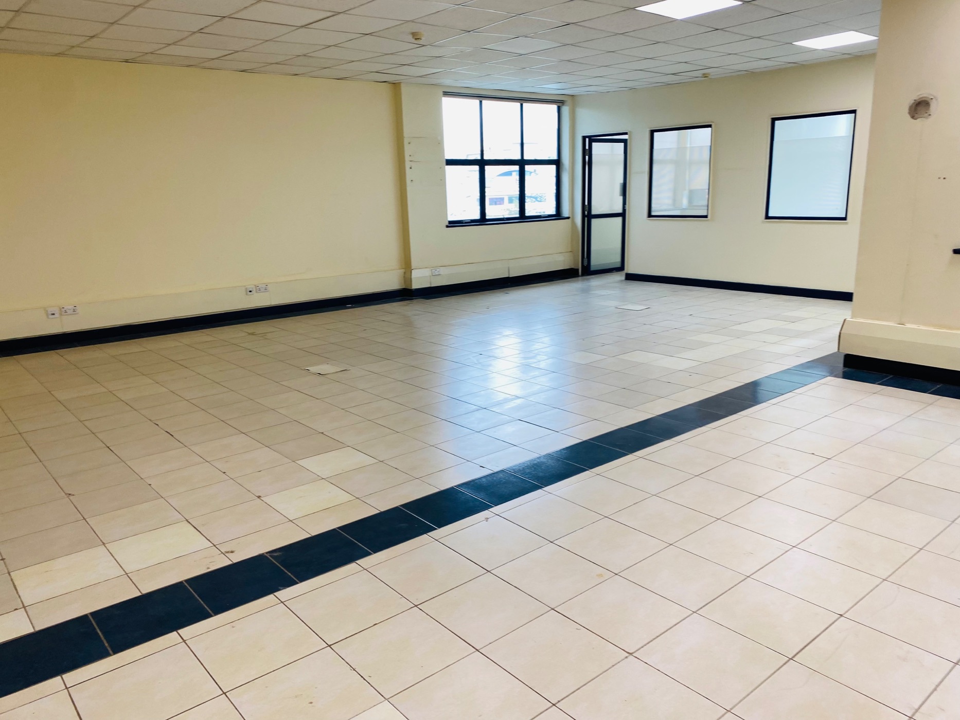 232 m&sup2; commercial building to rent in Kilimani (Kenya)