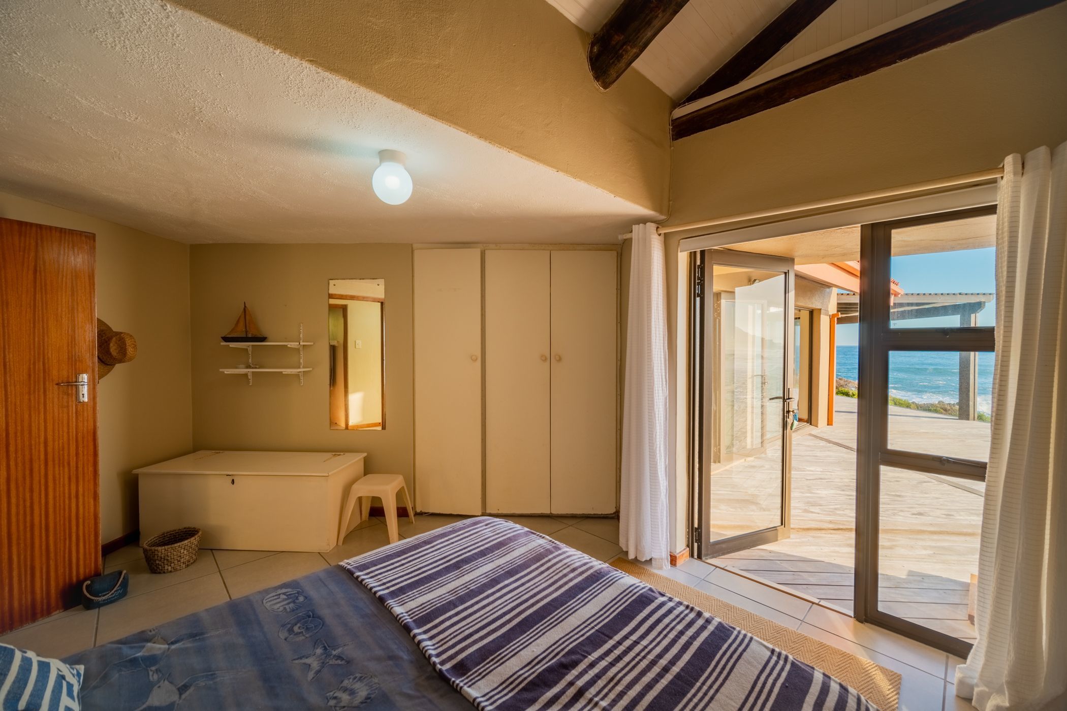 4 Bedroom Beachfront Villa For Sale Tsitsikamma 1SA1616074 Pam