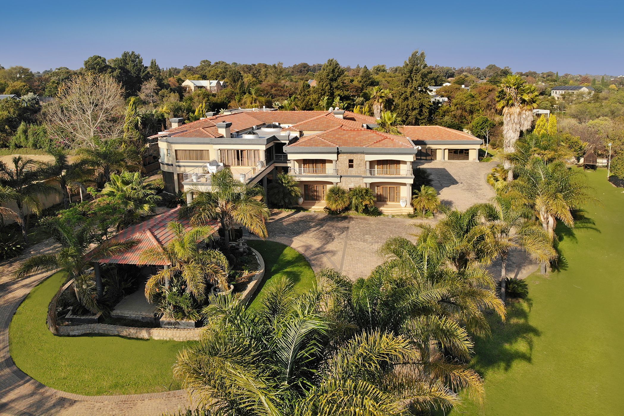 9 Bedroom Doublestorey House For Sale Beaulieu MR1618616 Pam