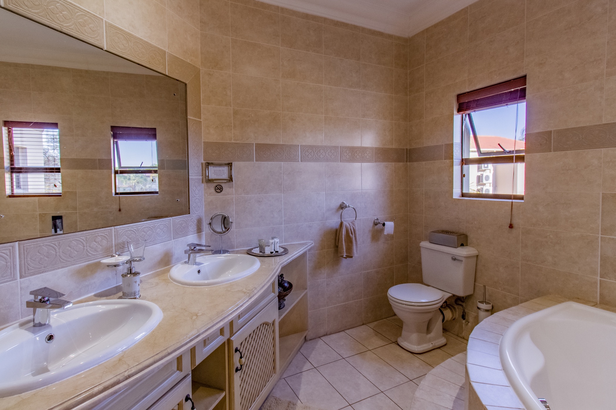 4 Bedroom House For Sale Westlake (Hartbeespoort) 1HR1617517 Pam