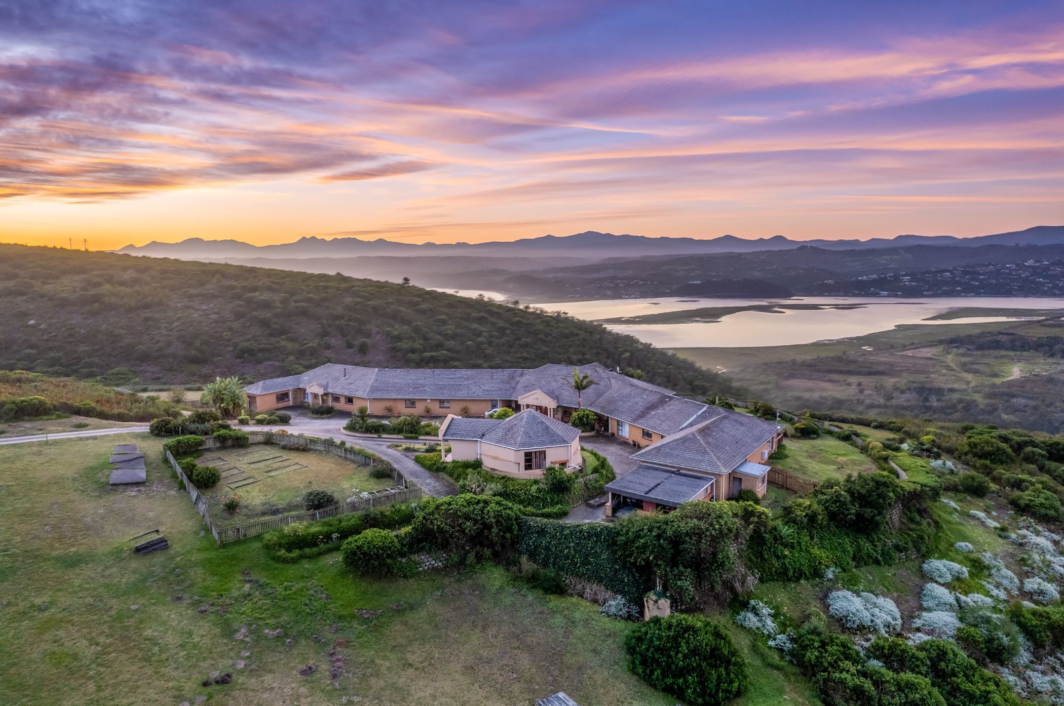 13 guest room country resort for sale in Uitzicht (Knysna)