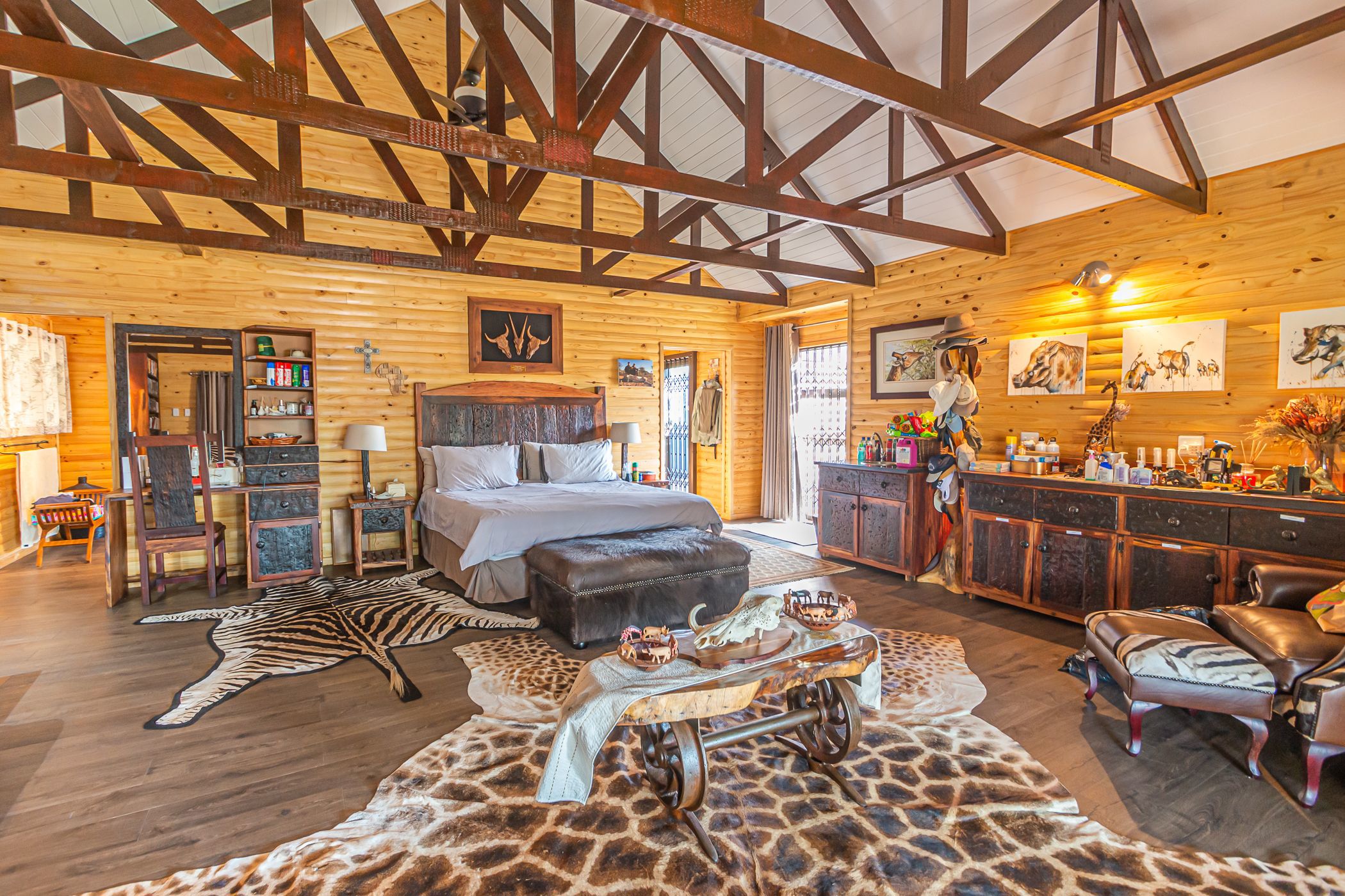 5-star 10 guest room lodge for sale in Dinokeng