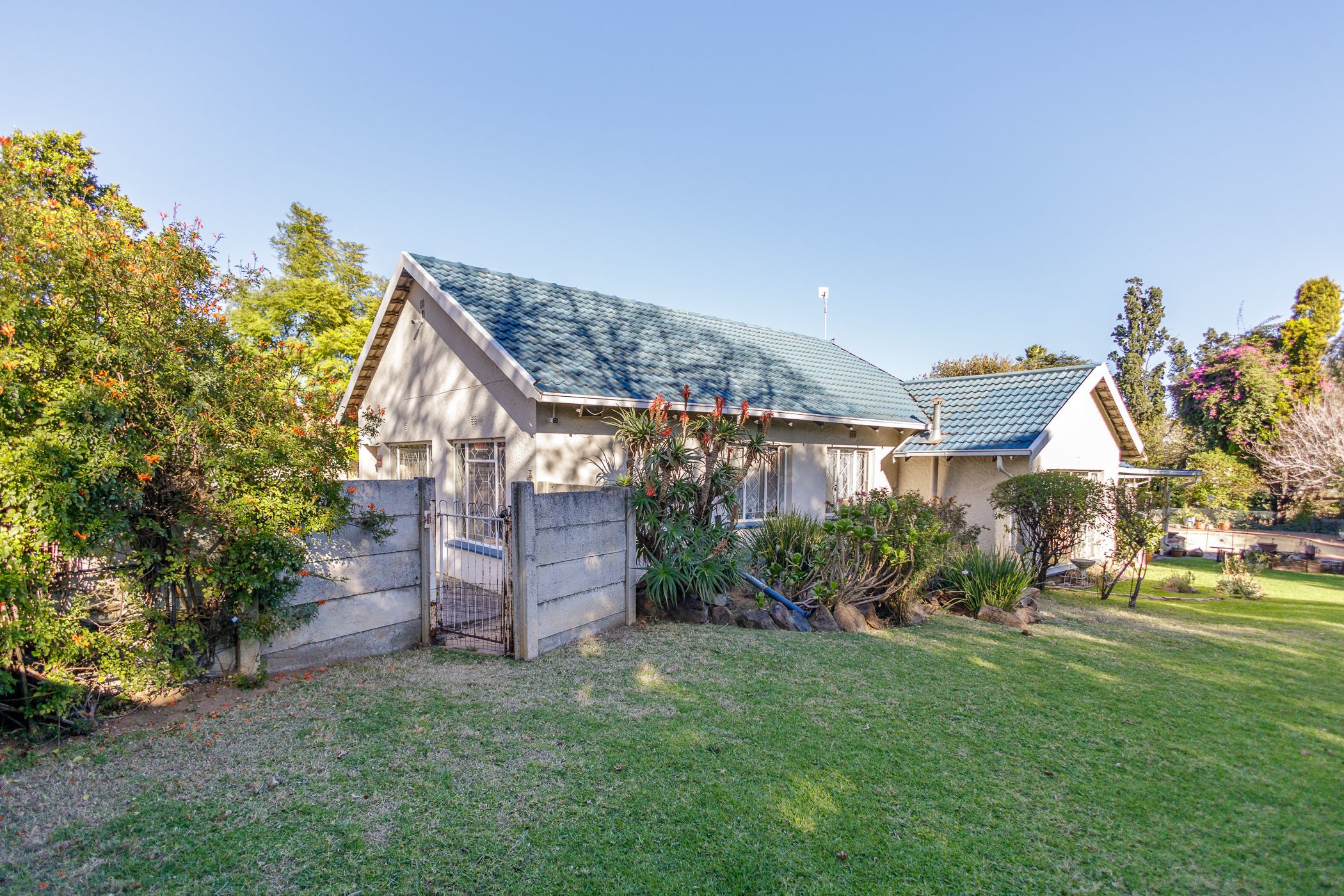 6 Bedroom House For Sale Lombardy East BED1617847 Pam Golding