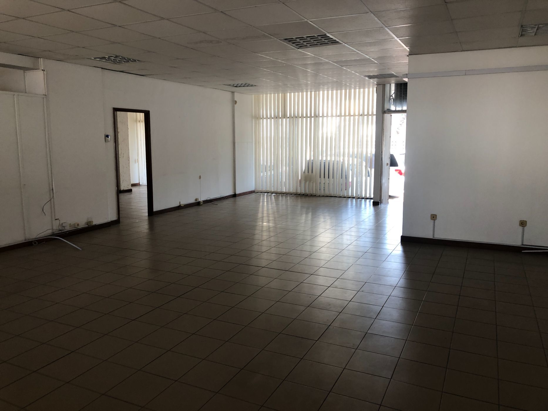 125 m&sup2; commercial retail property to rent in Maputo  (Mozambique)
