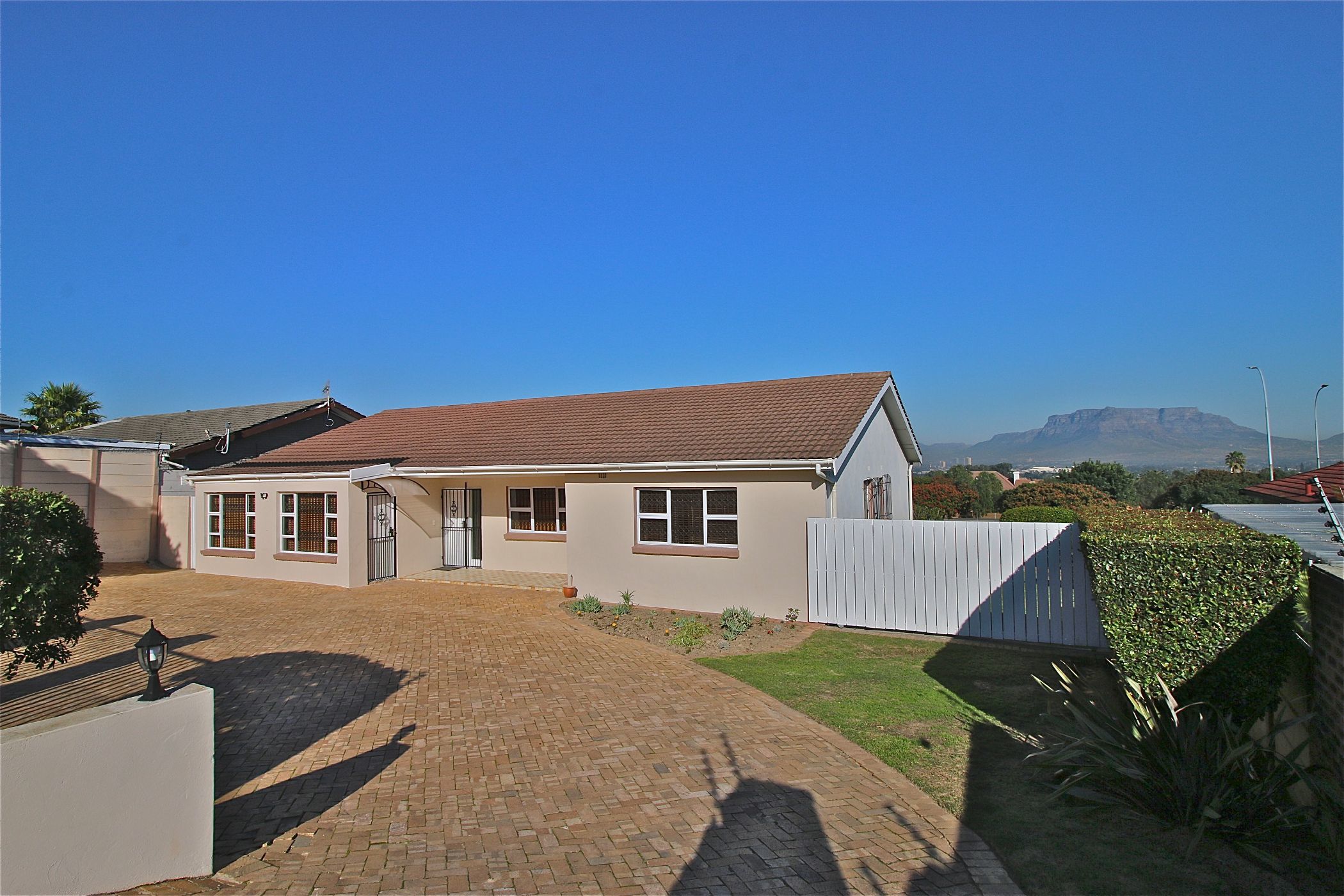 5 Bedroom House For Sale | Plattekloof | 1PLA1620672 | Pam Golding ...