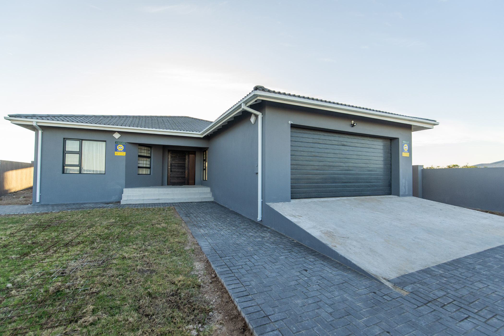 3 Bedroom House For Sale Bluewater Bay (Port Elizabeth (Gqeberha
