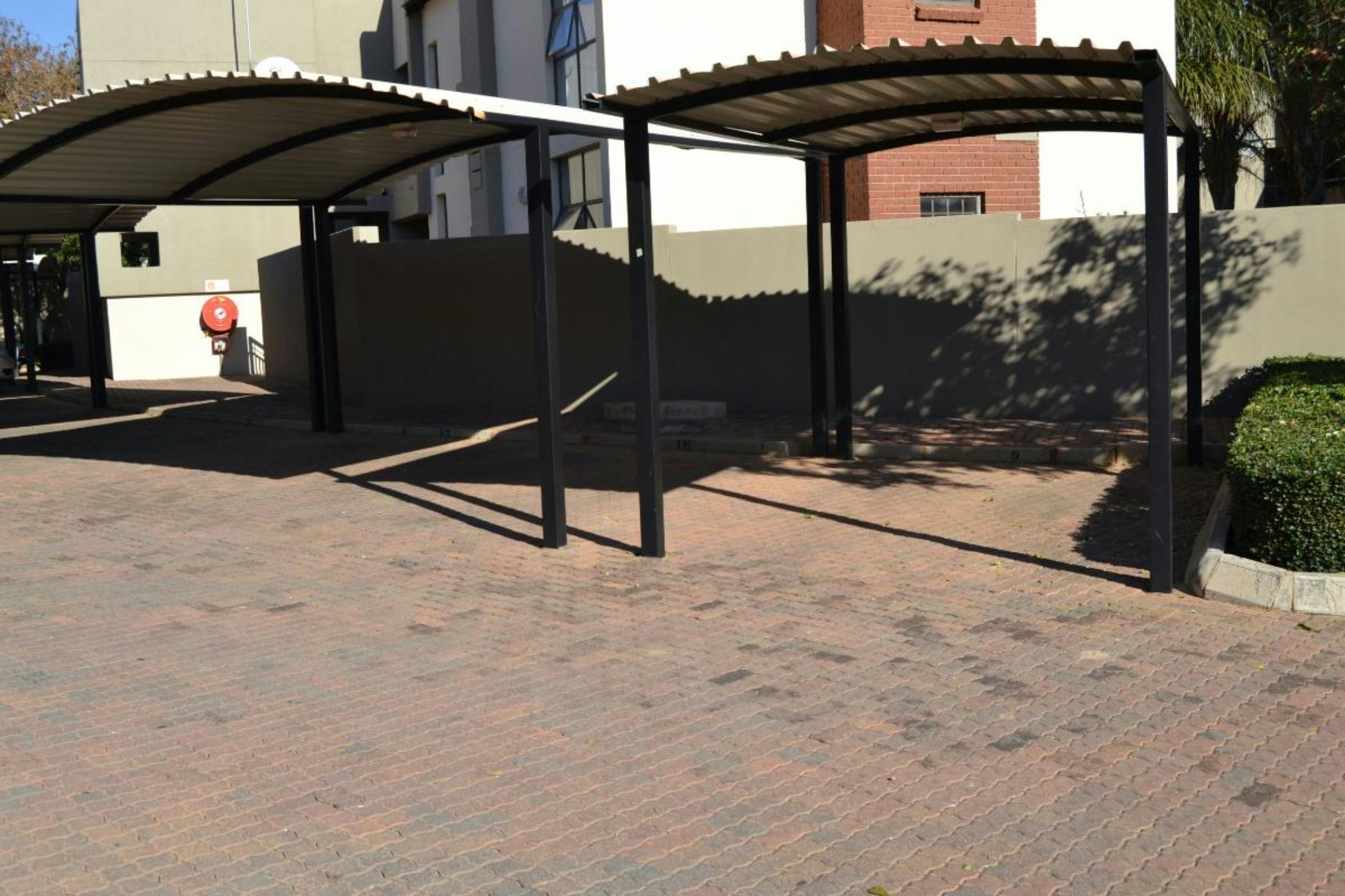 3 bedroom townhouse to rent in Bendor Park