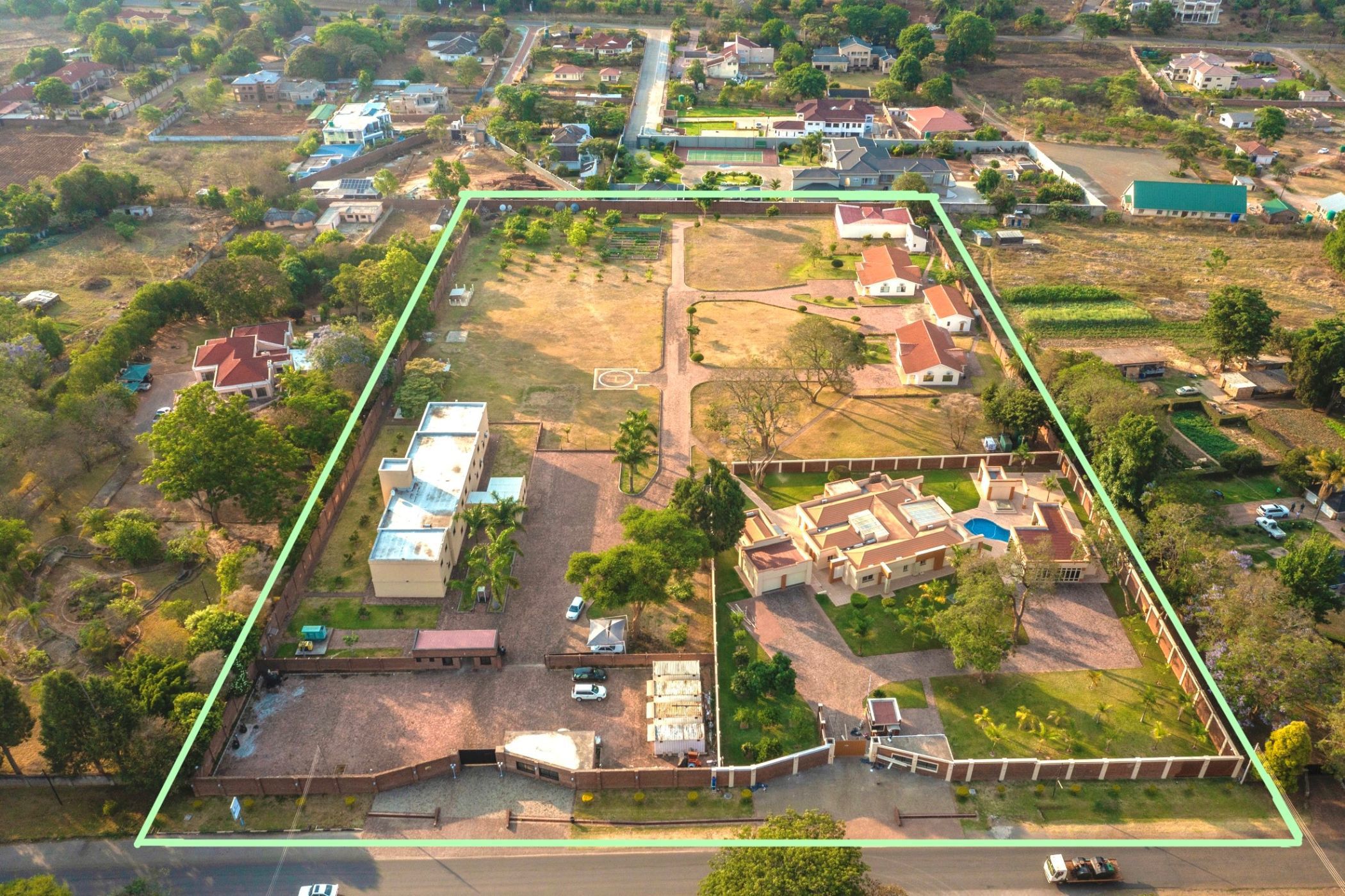 6 acres residential complex for sale in Helensvale (Zimbabwe)