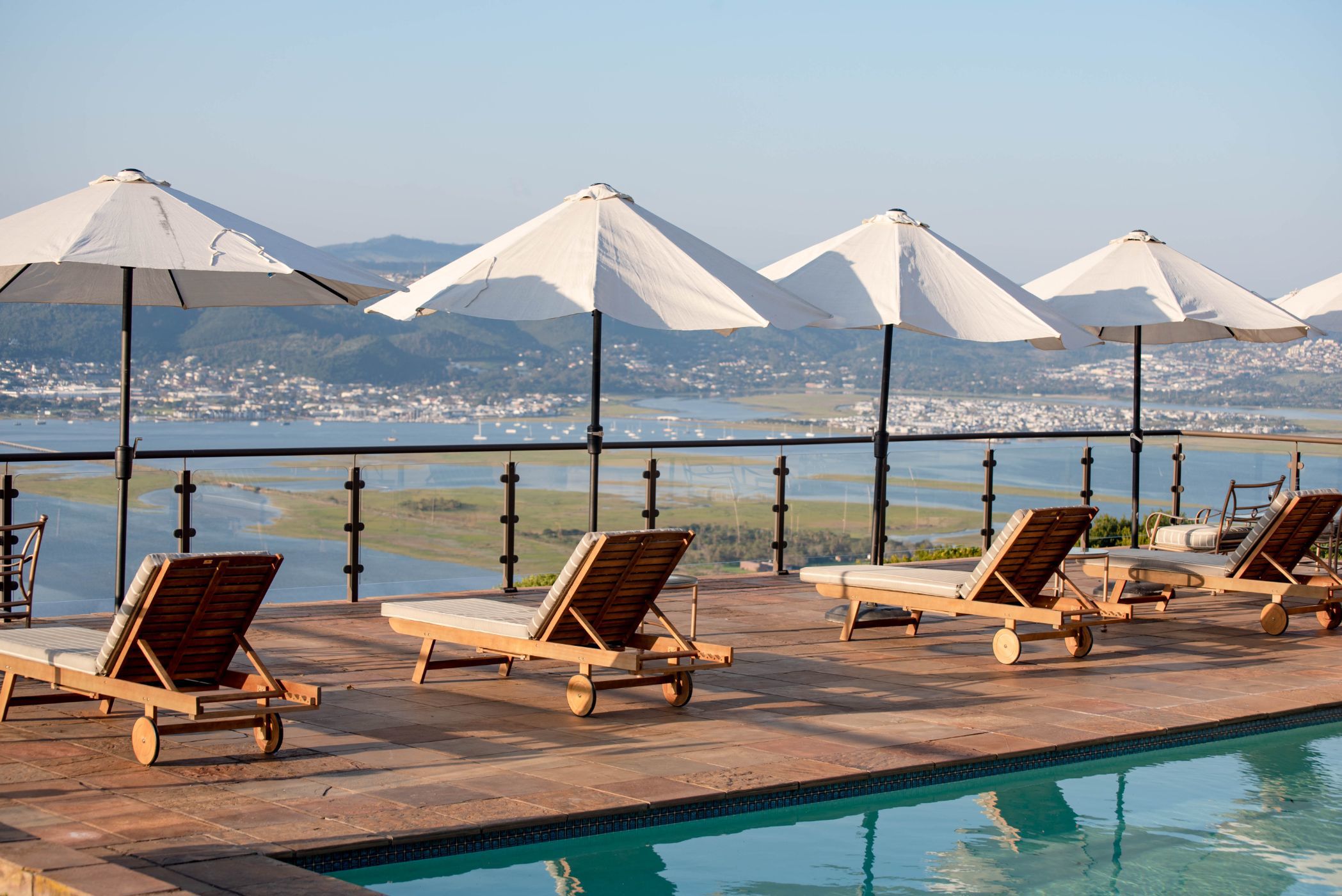 5-star 14 guest room guesthouse for sale in Uitzicht (Knysna)