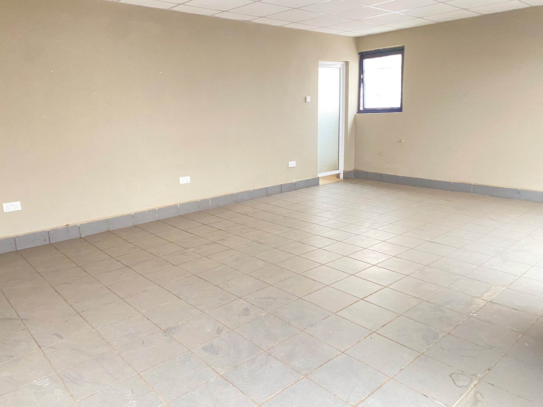 83 m&sup2; commercial retail property to rent in Kilimani (Kenya)