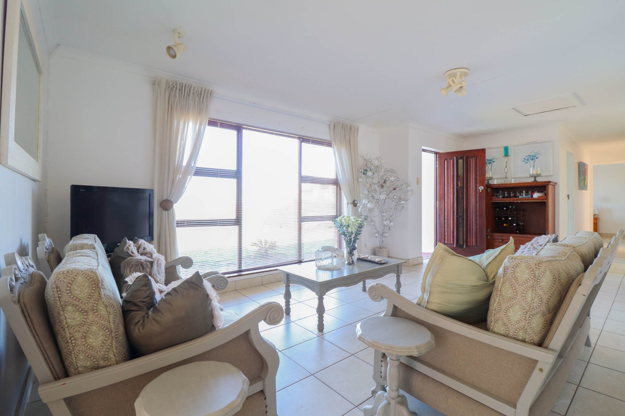 6 Bedroom House For Sale Paradise Beach (Jeffreys Bay) 1JF1154782