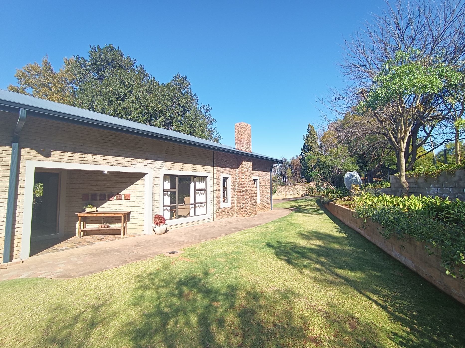 7 Bedroom Singlestorey House For Sale Signal Hill (Newcastle