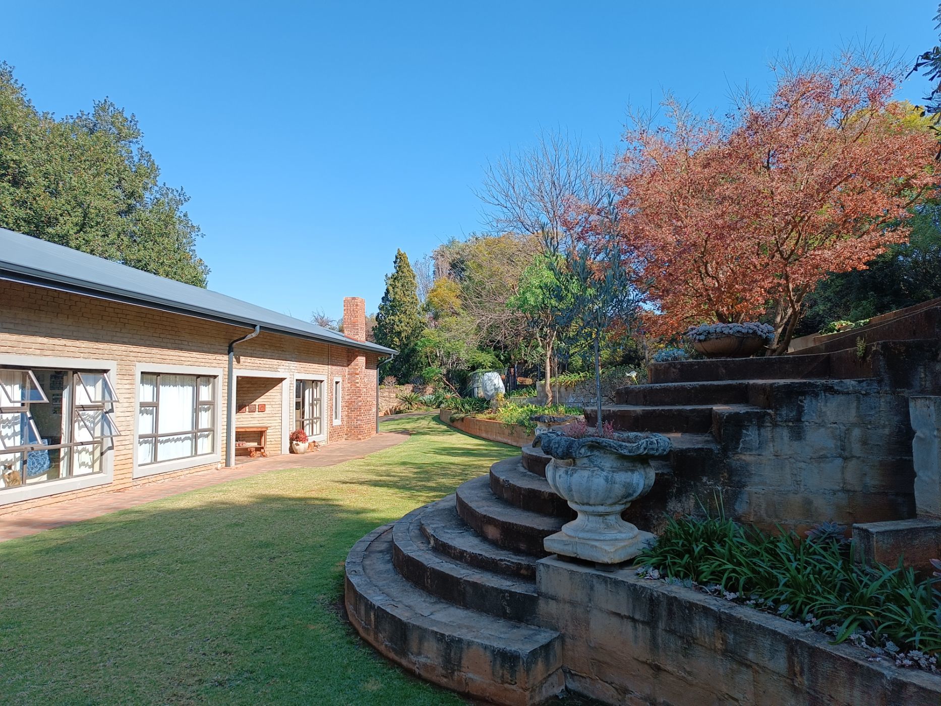 7 Bedroom Singlestorey House For Sale Signal Hill (Newcastle