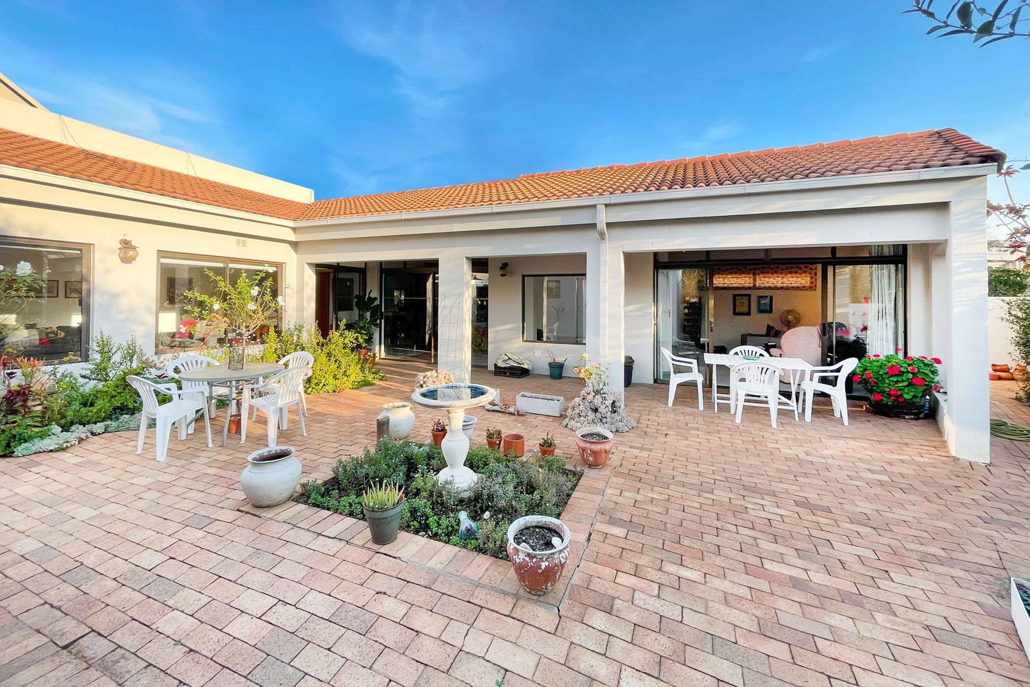 2 Bedroom Singlestorey Cluster For Sale Hyde Park (Sandton