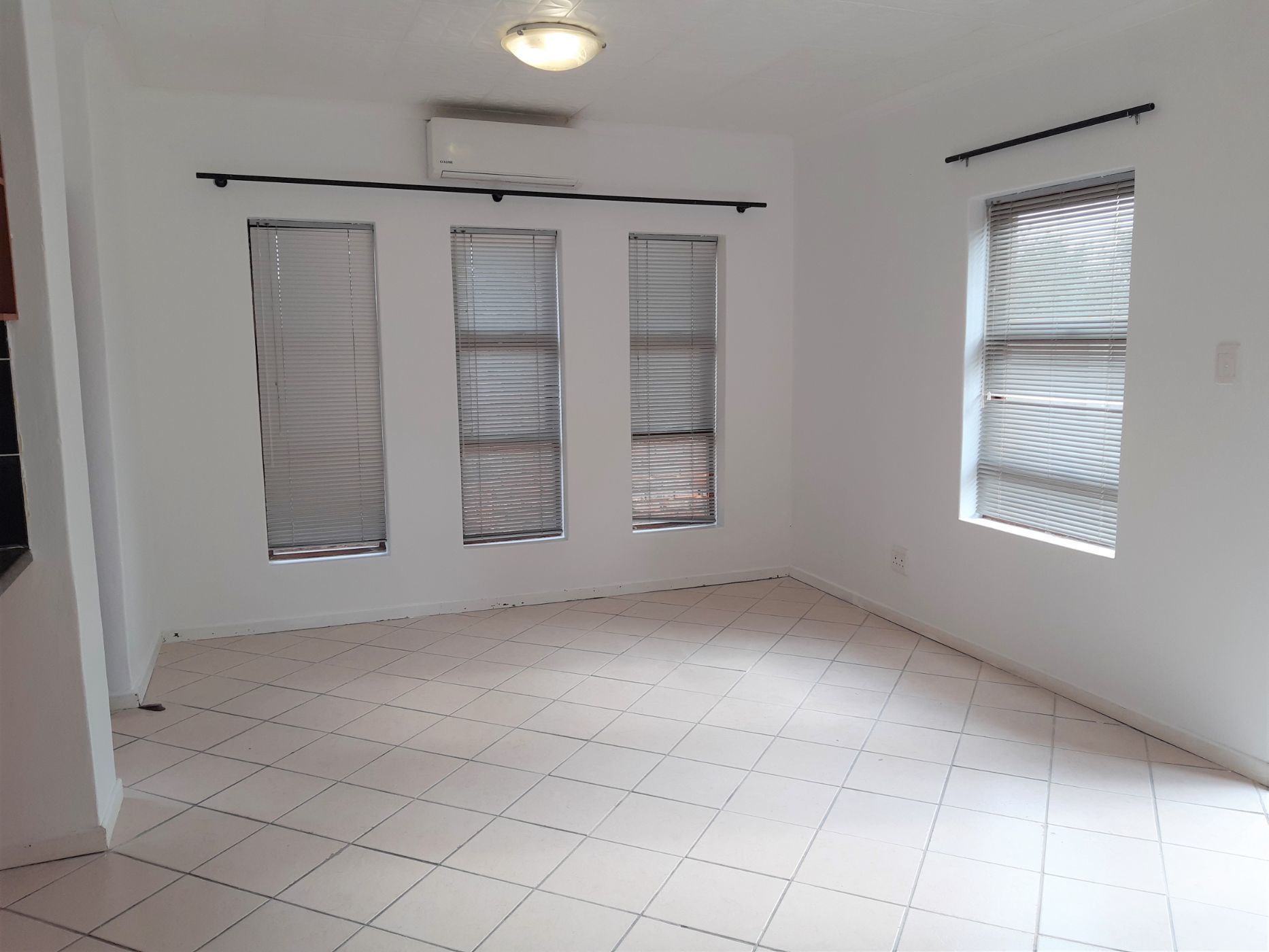 2 Bedroom Townhouse For Sale Windsor Park (Despatch) 1UK1615596 Pam Golding Properties