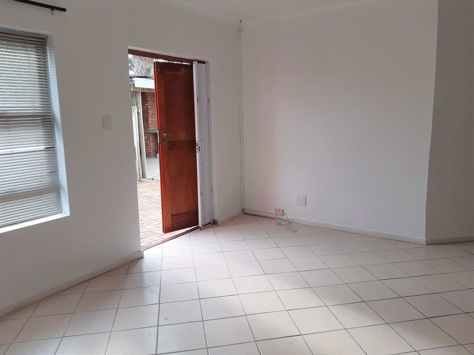 2 Bedroom Townhouse For Sale Windsor Park (Despatch) 1UK1615596 Pam Golding Properties